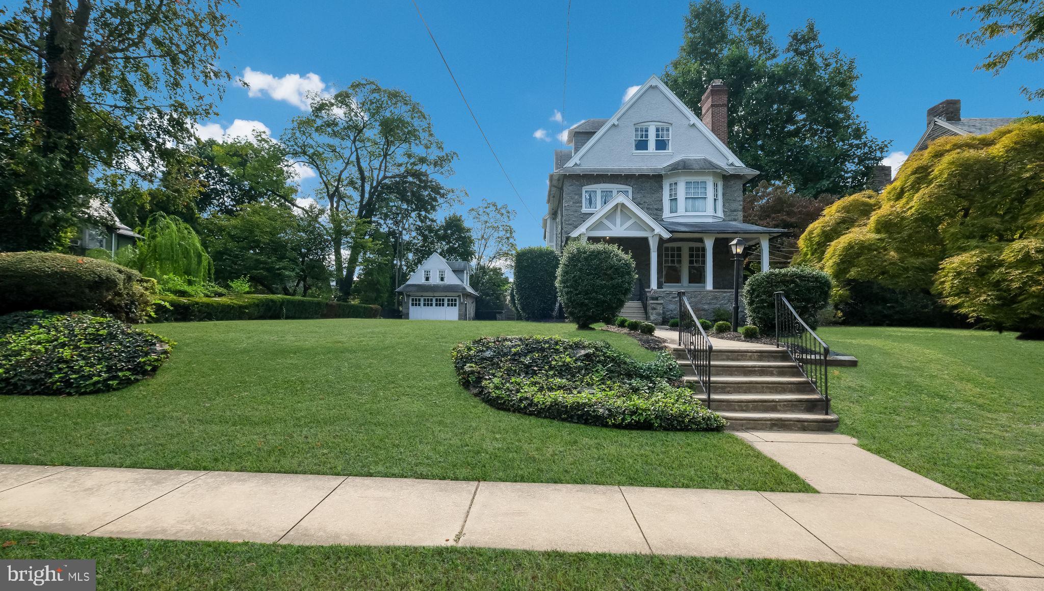 6430 Woodbine Ave