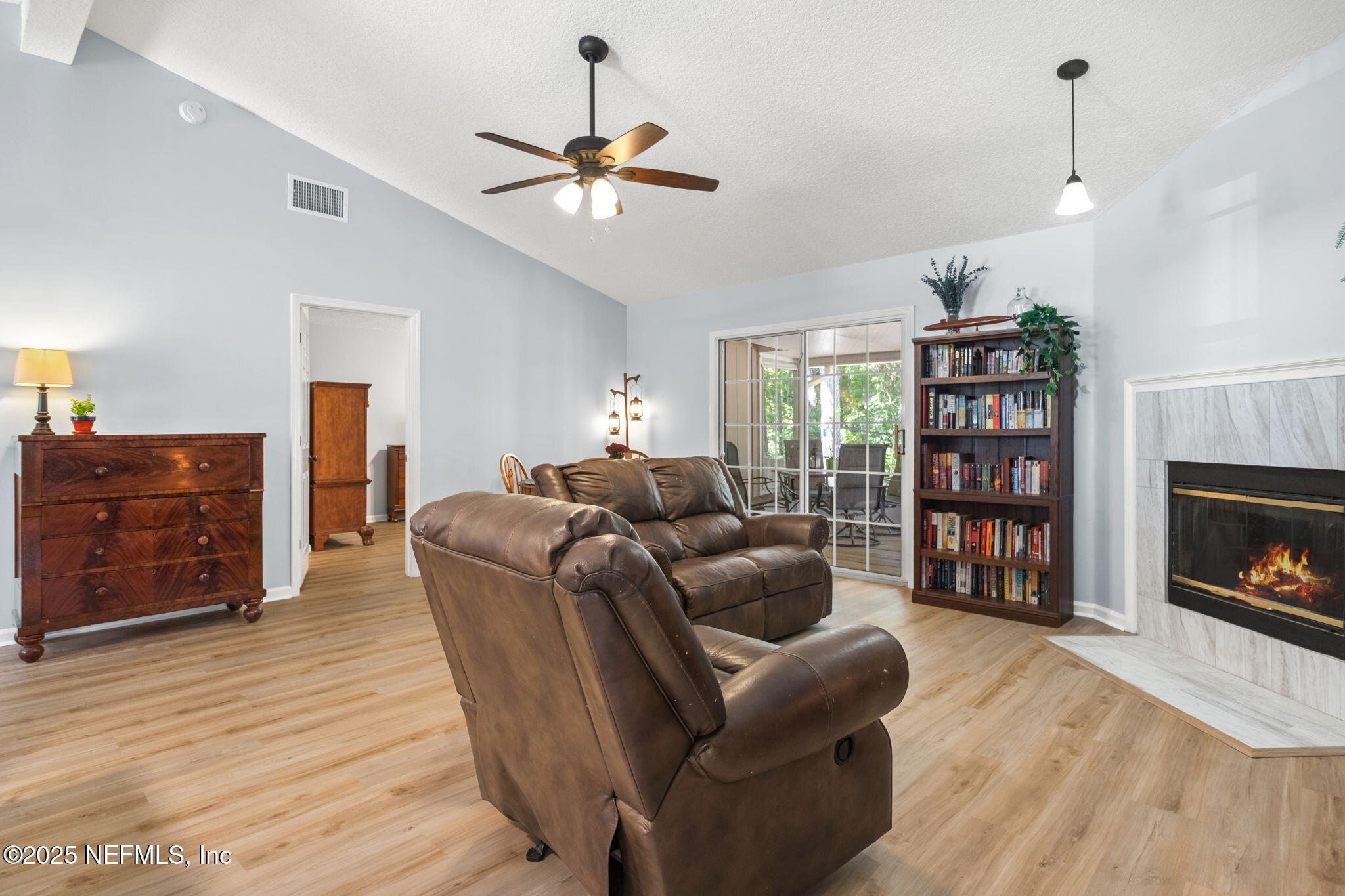 952 LONG LAKE Drive