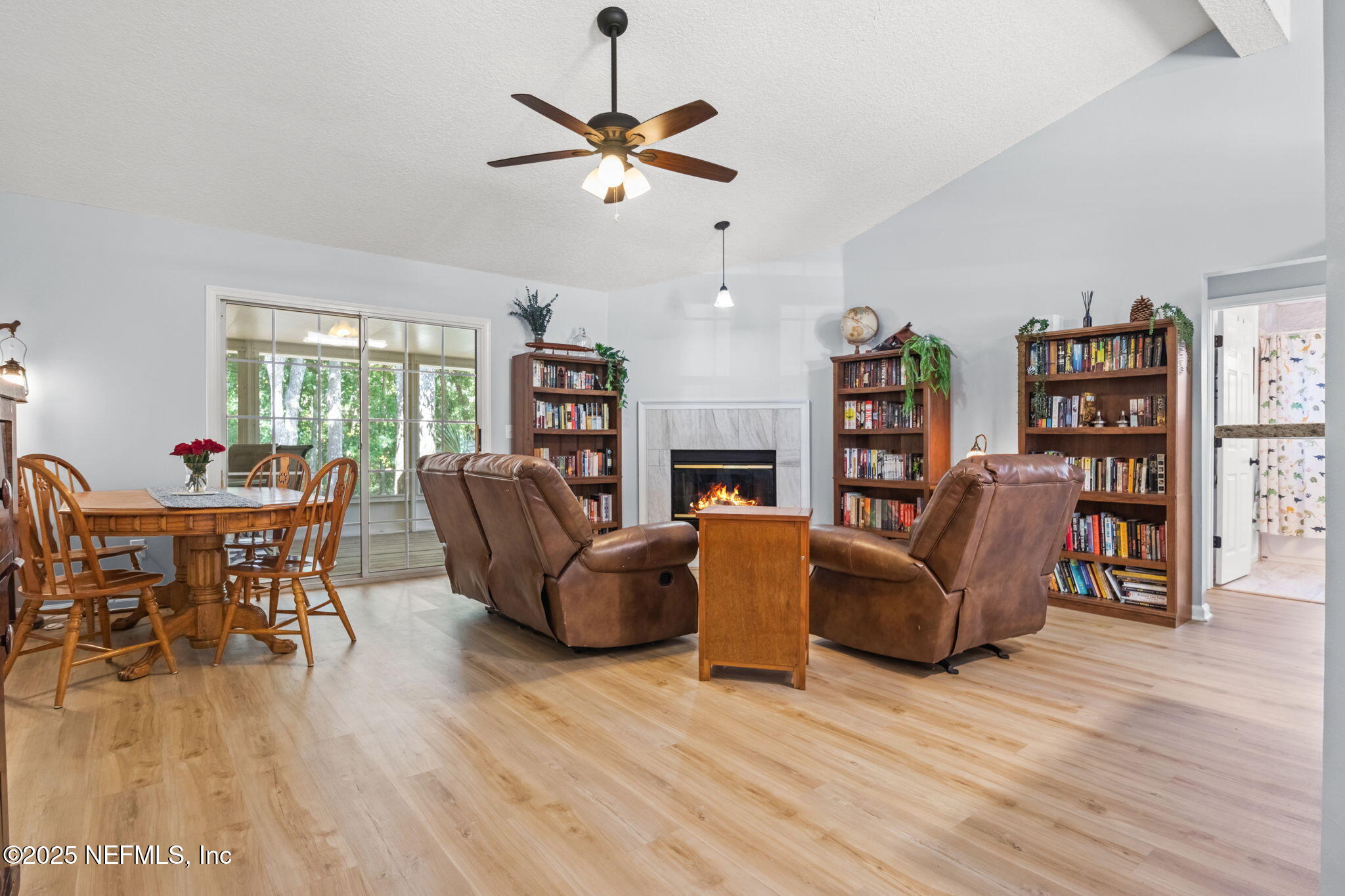 952 LONG LAKE Drive