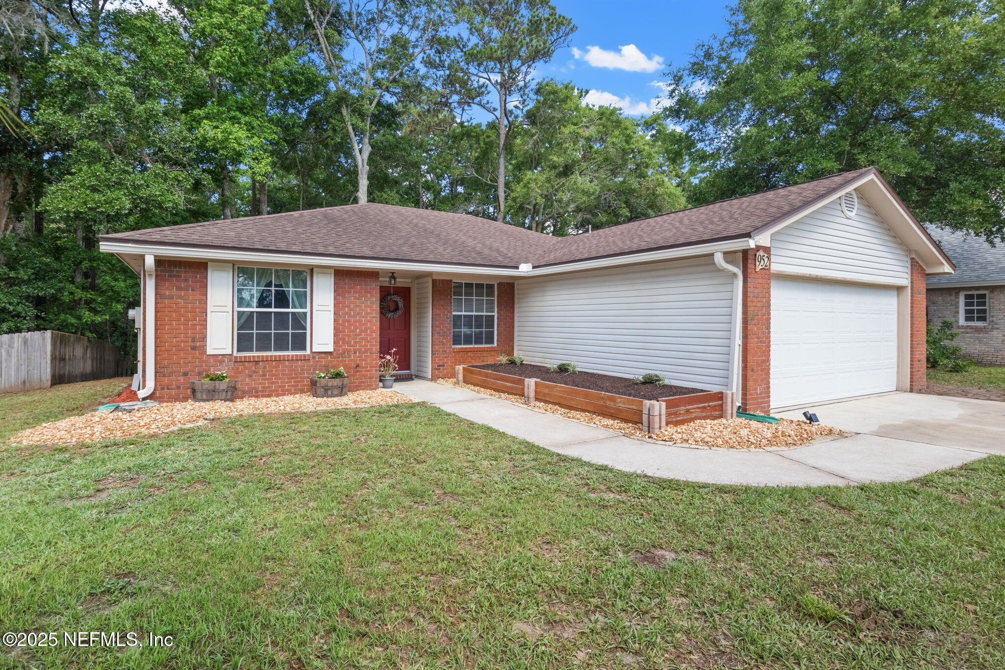 952 LONG LAKE Drive