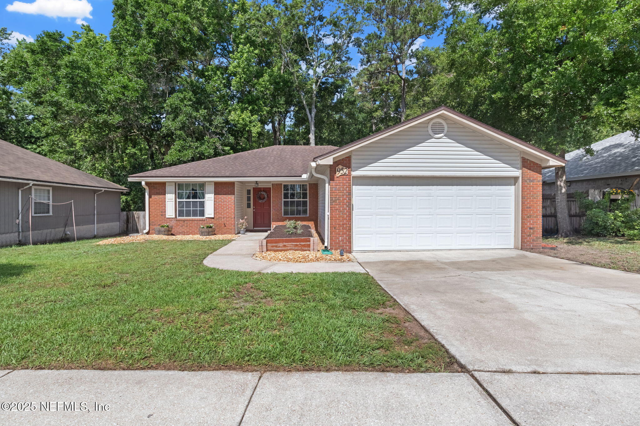 952 LONG LAKE Drive