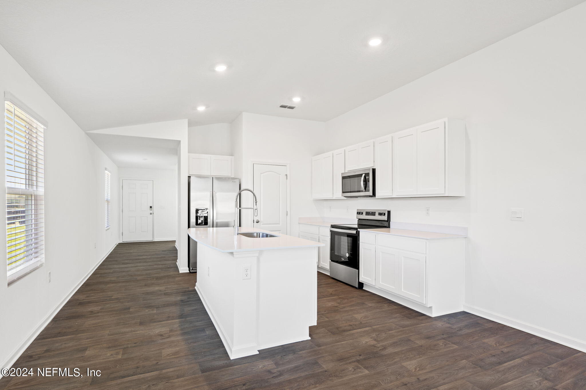 12567 RUBBER FIG Terrace