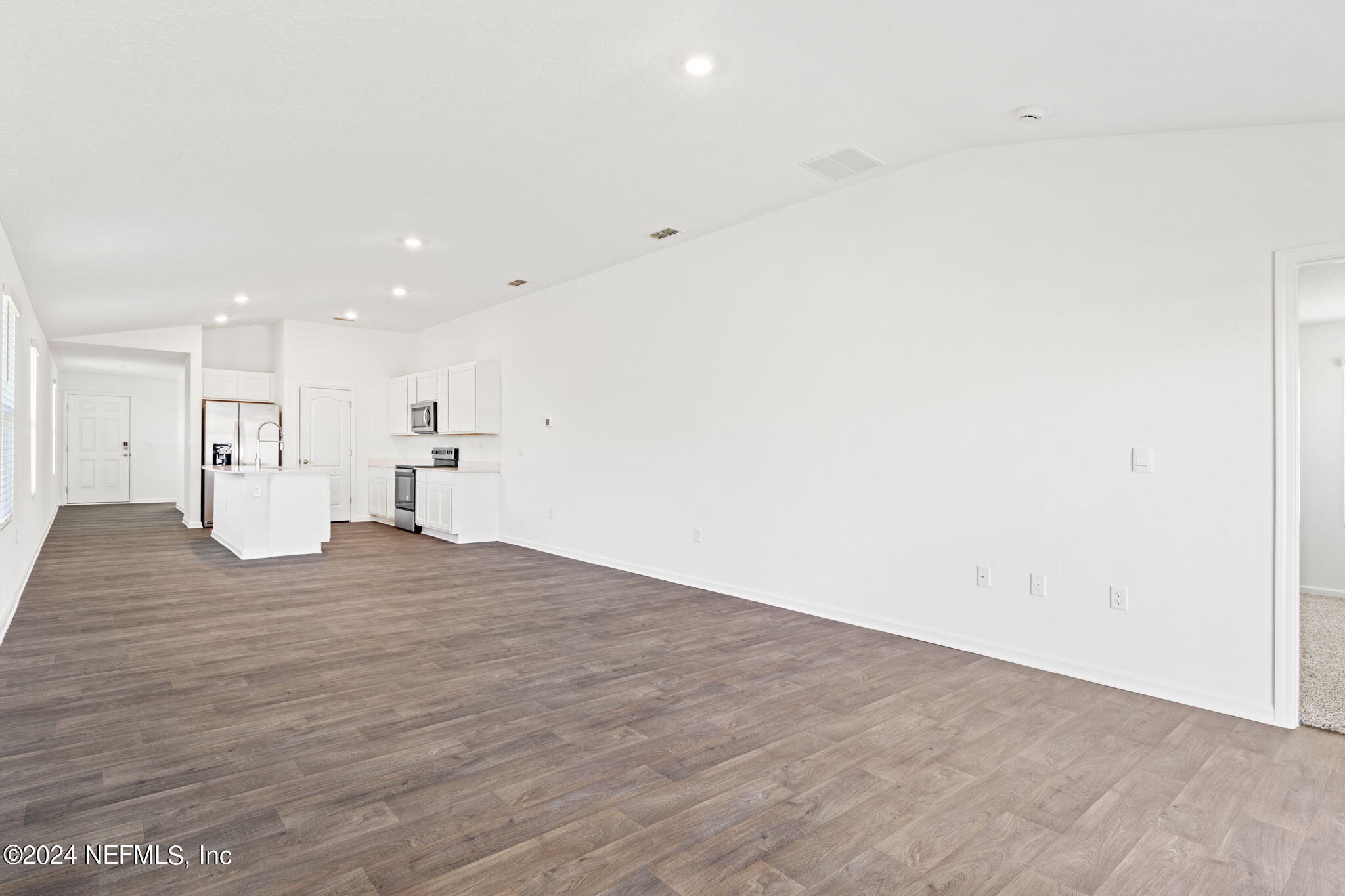 12567 RUBBER FIG Terrace
