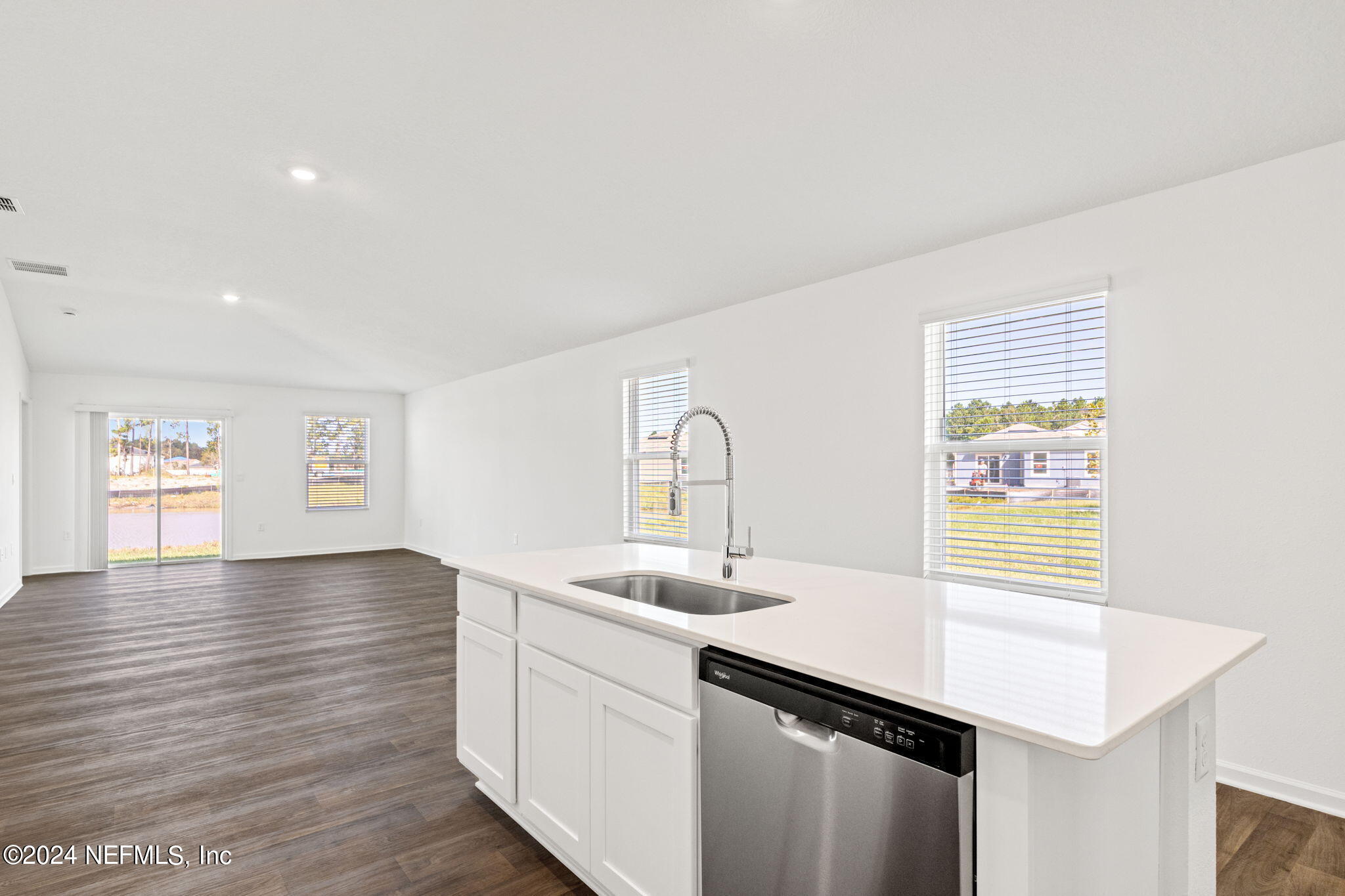 12567 RUBBER FIG Terrace