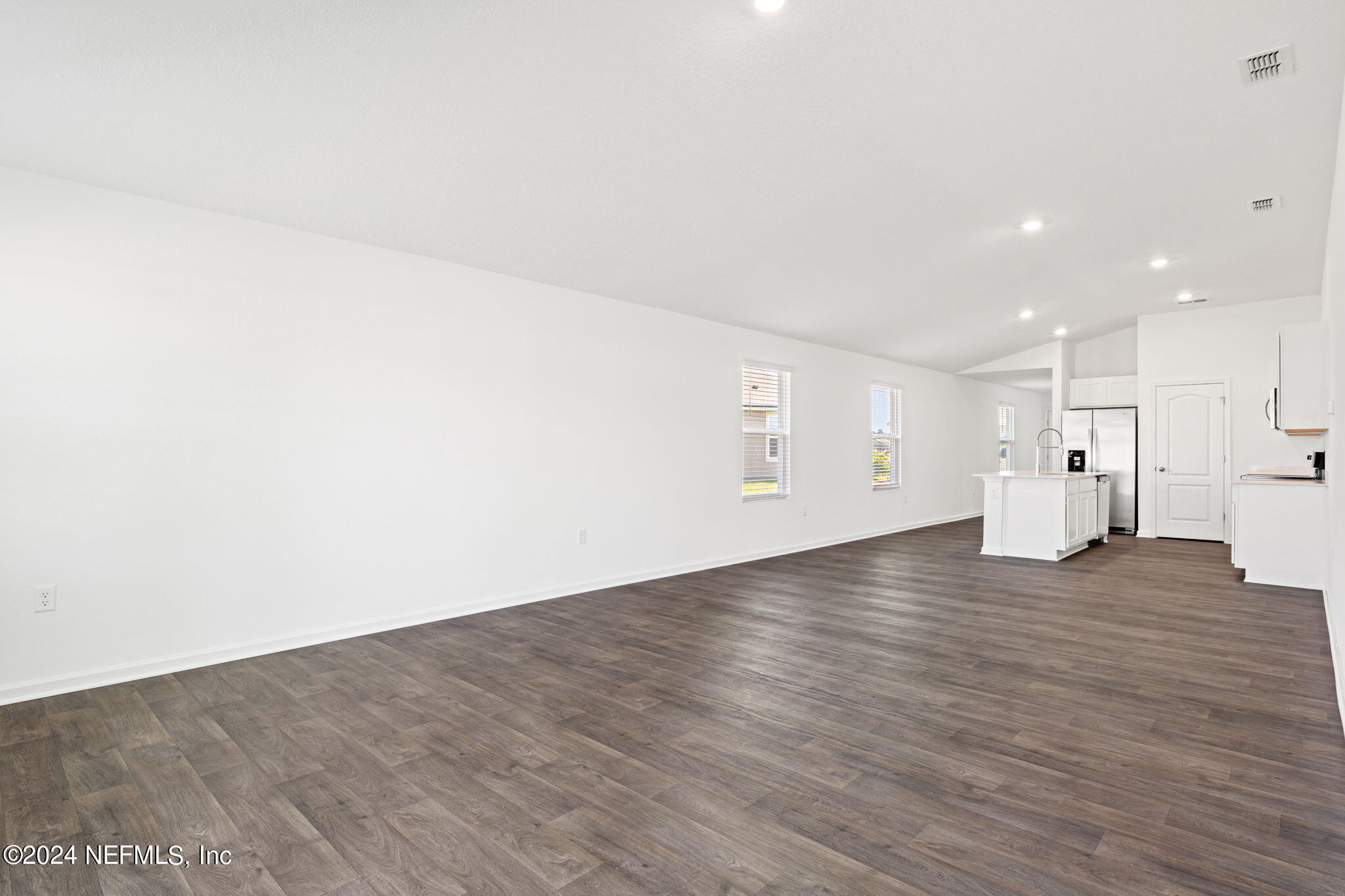 12567 RUBBER FIG Terrace