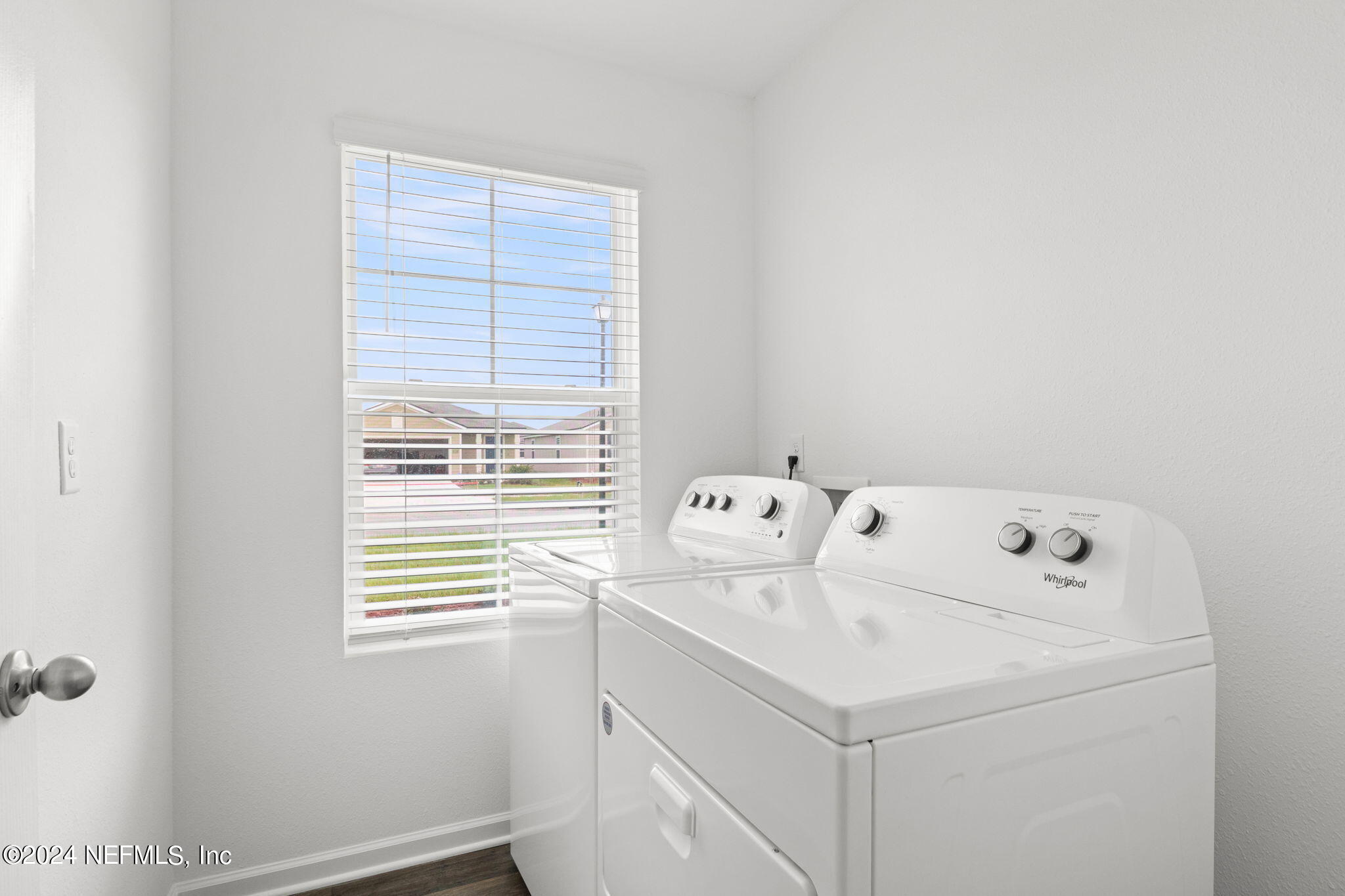 12470 RUBBER FIG Terrace