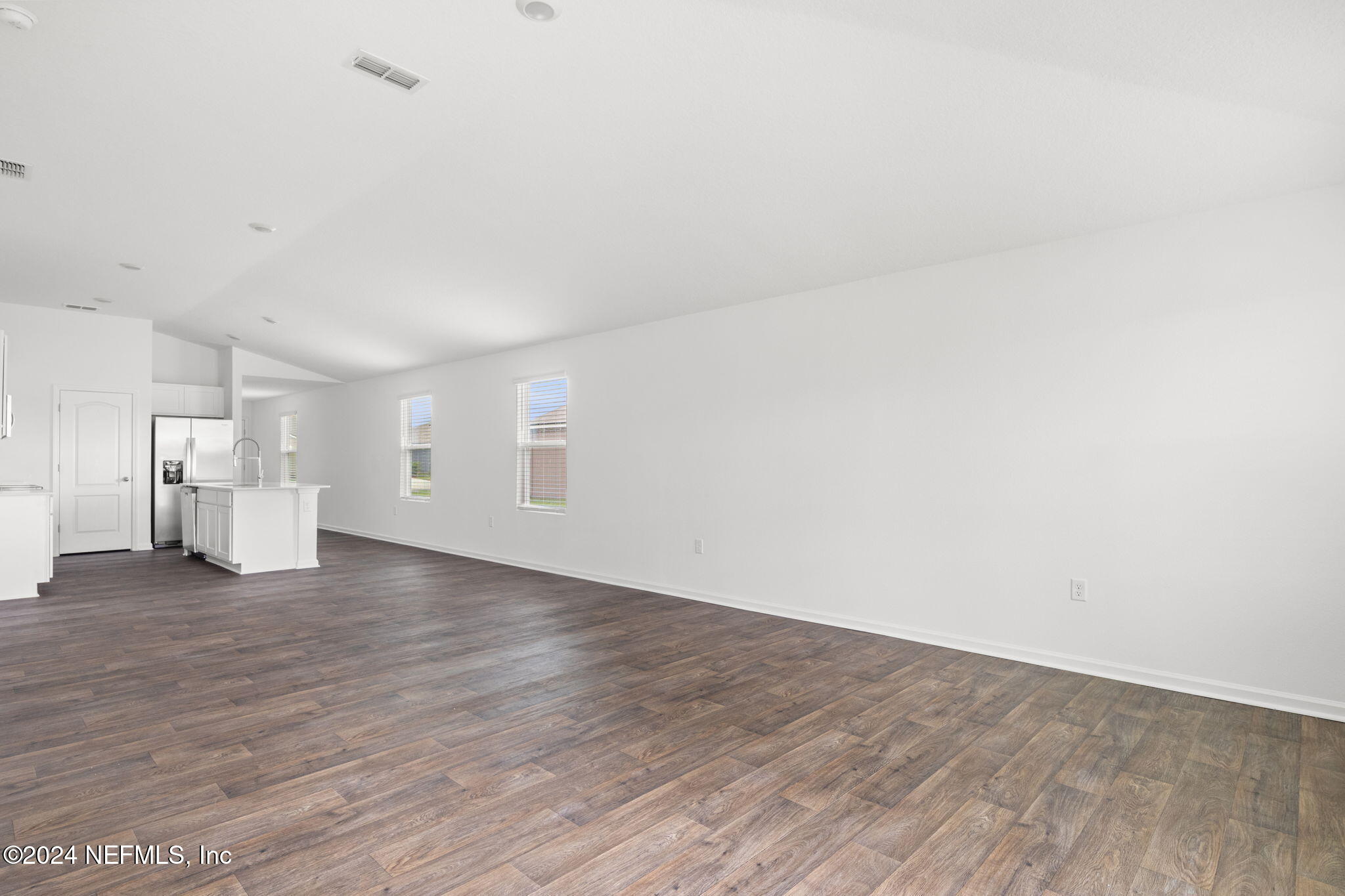 12470 RUBBER FIG Terrace