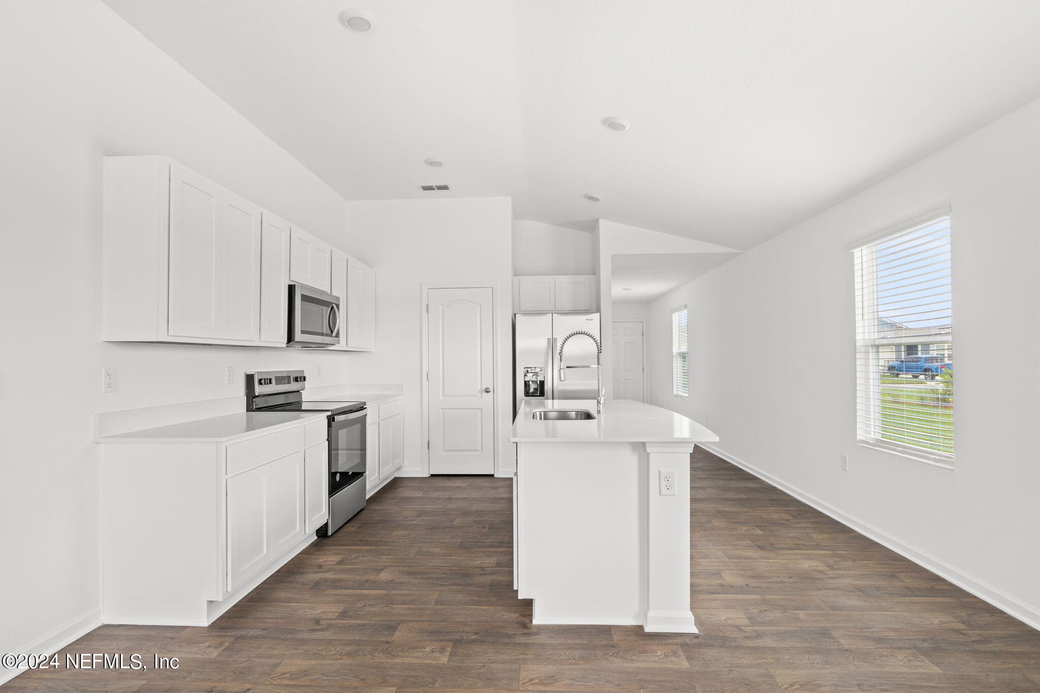 12470 RUBBER FIG Terrace