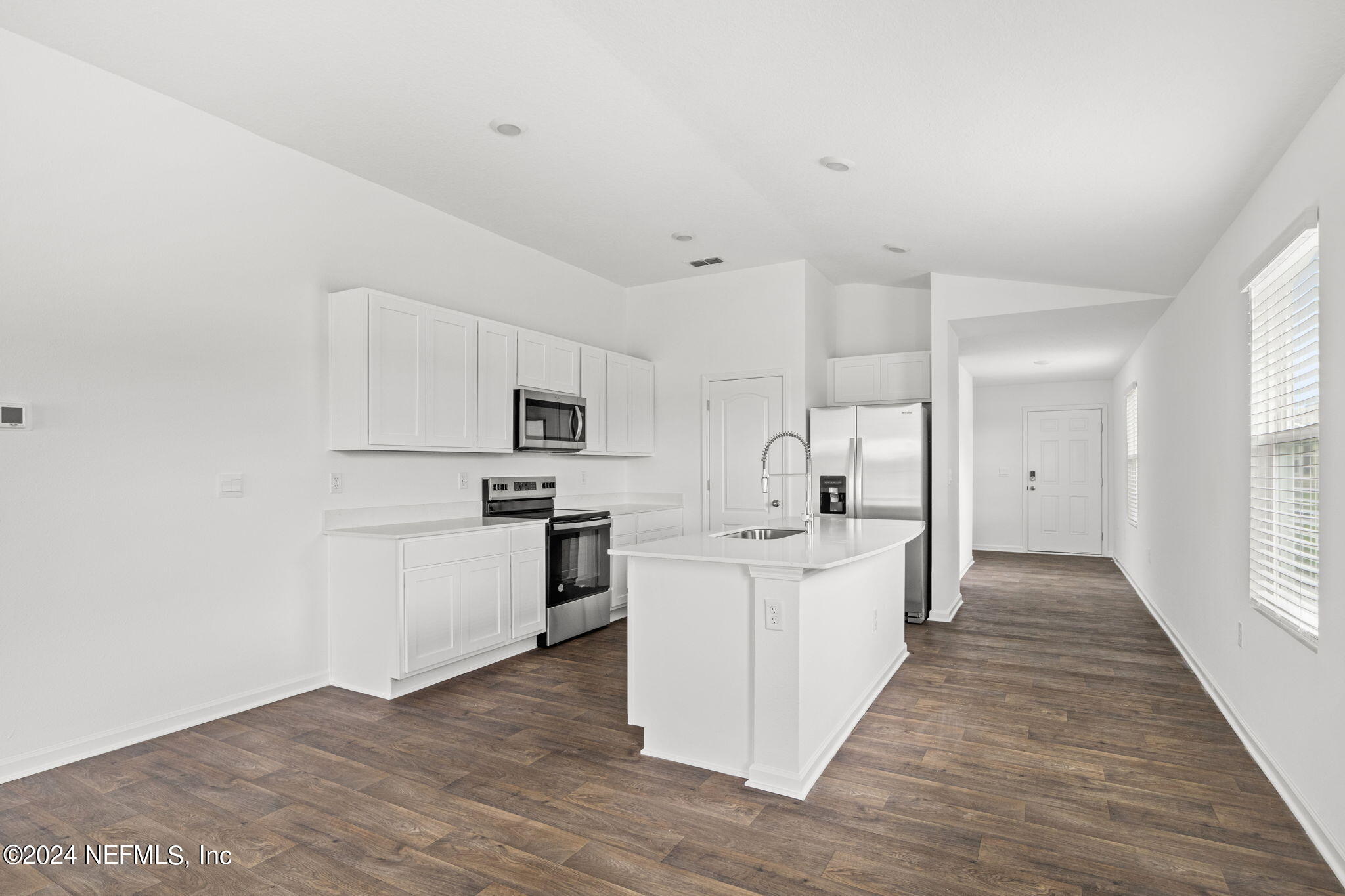 12470 RUBBER FIG Terrace