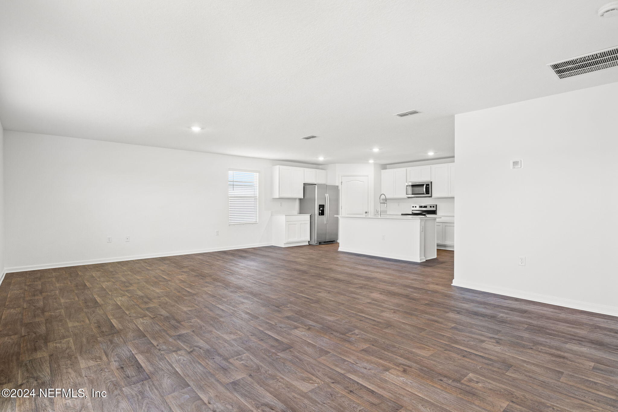 12573 RUBBER FIG Terrace