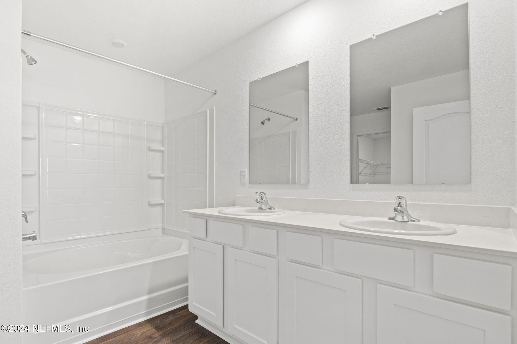 12573 RUBBER FIG Terrace