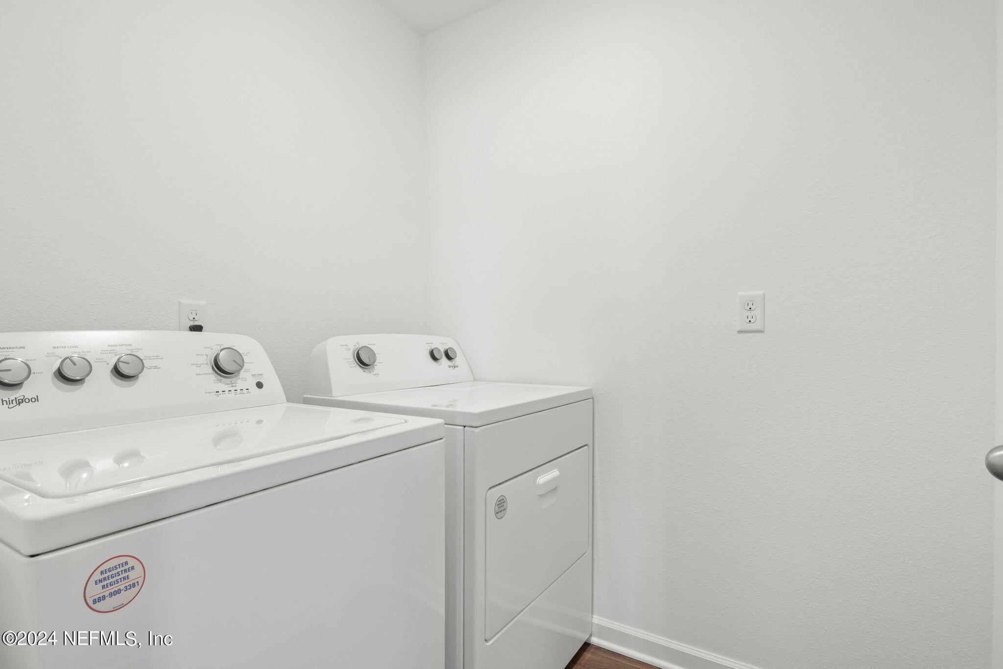 12573 RUBBER FIG Terrace