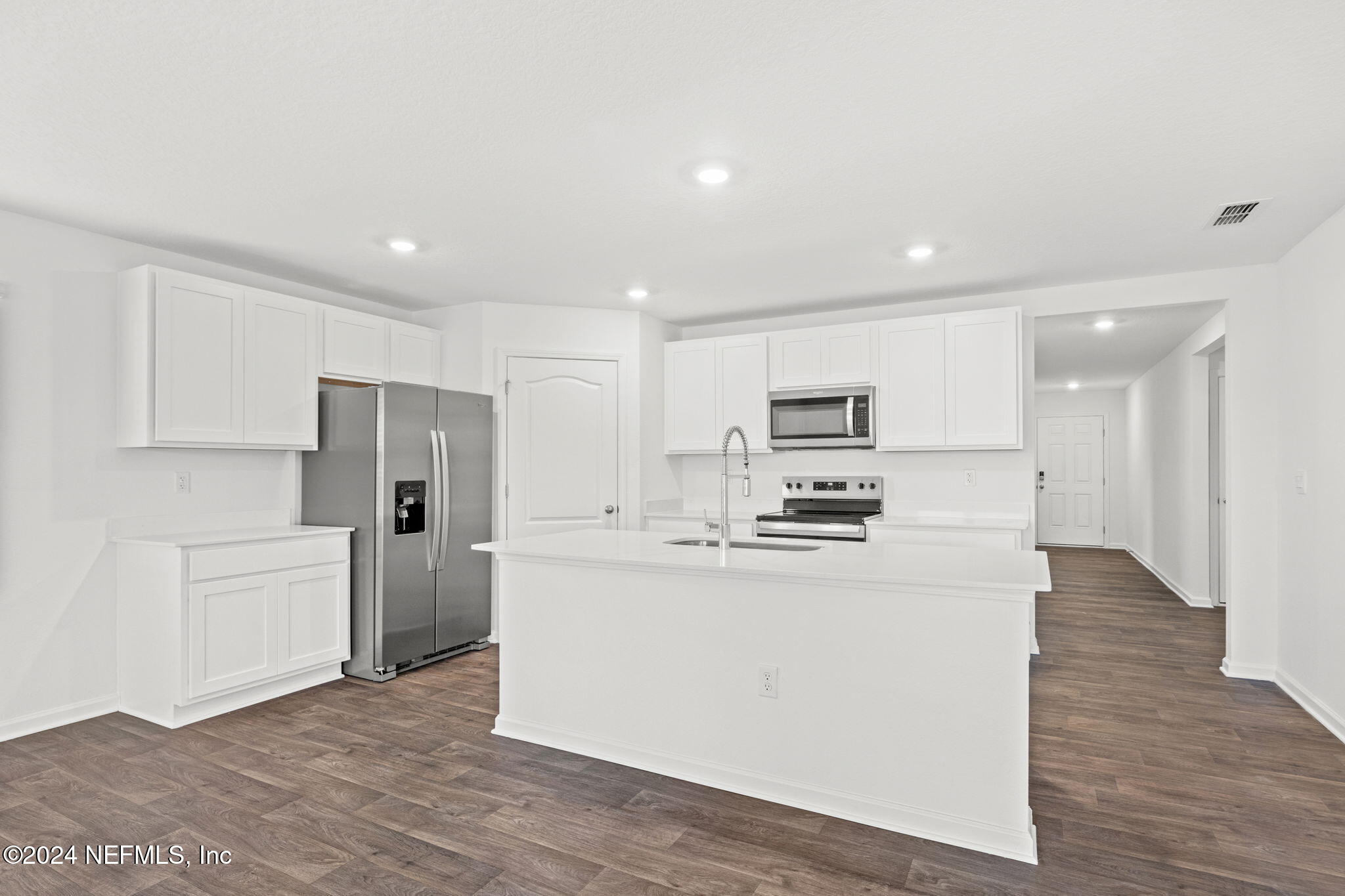 12573 RUBBER FIG Terrace