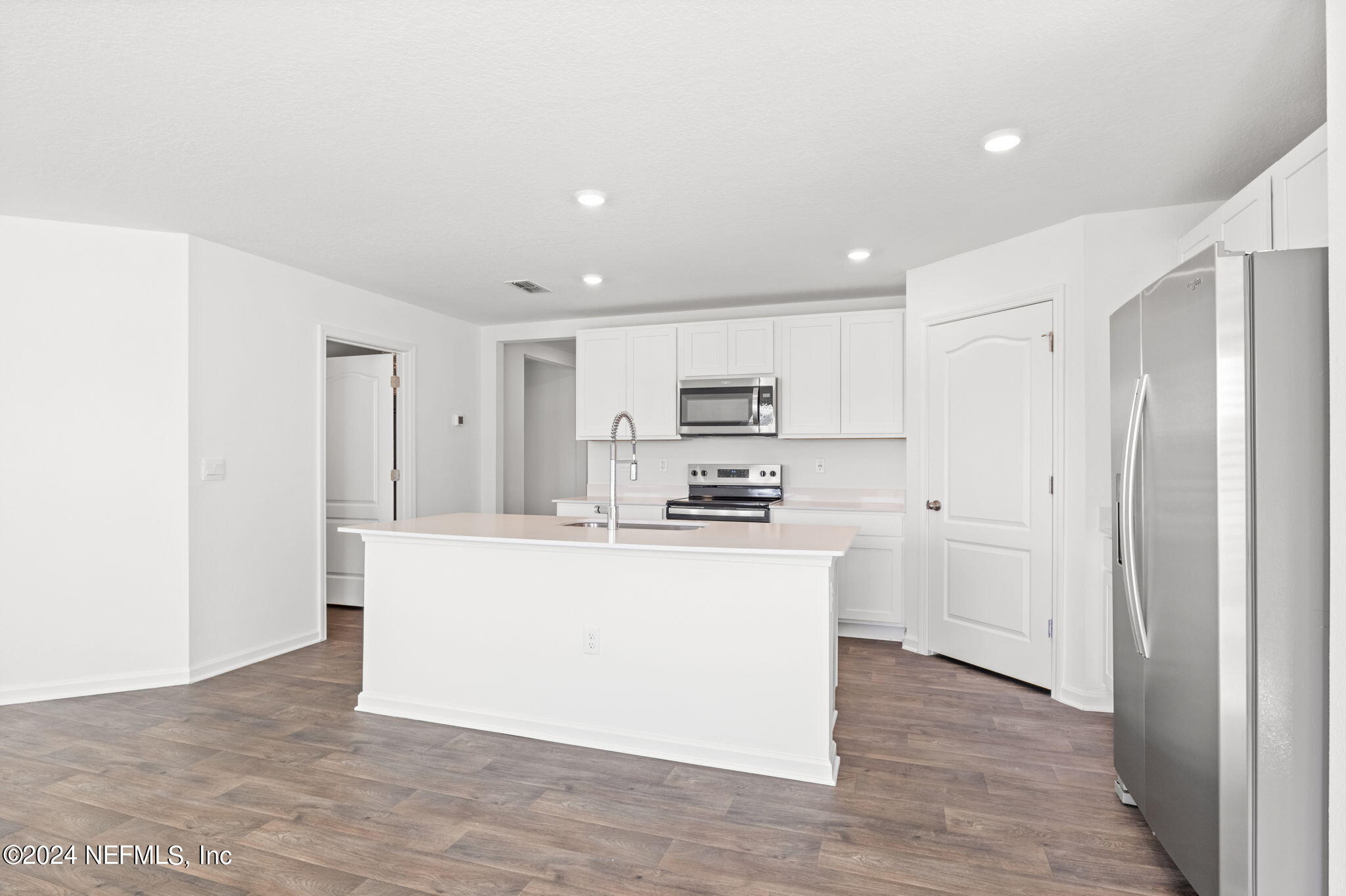 12927 RUBBER FIG Terrace