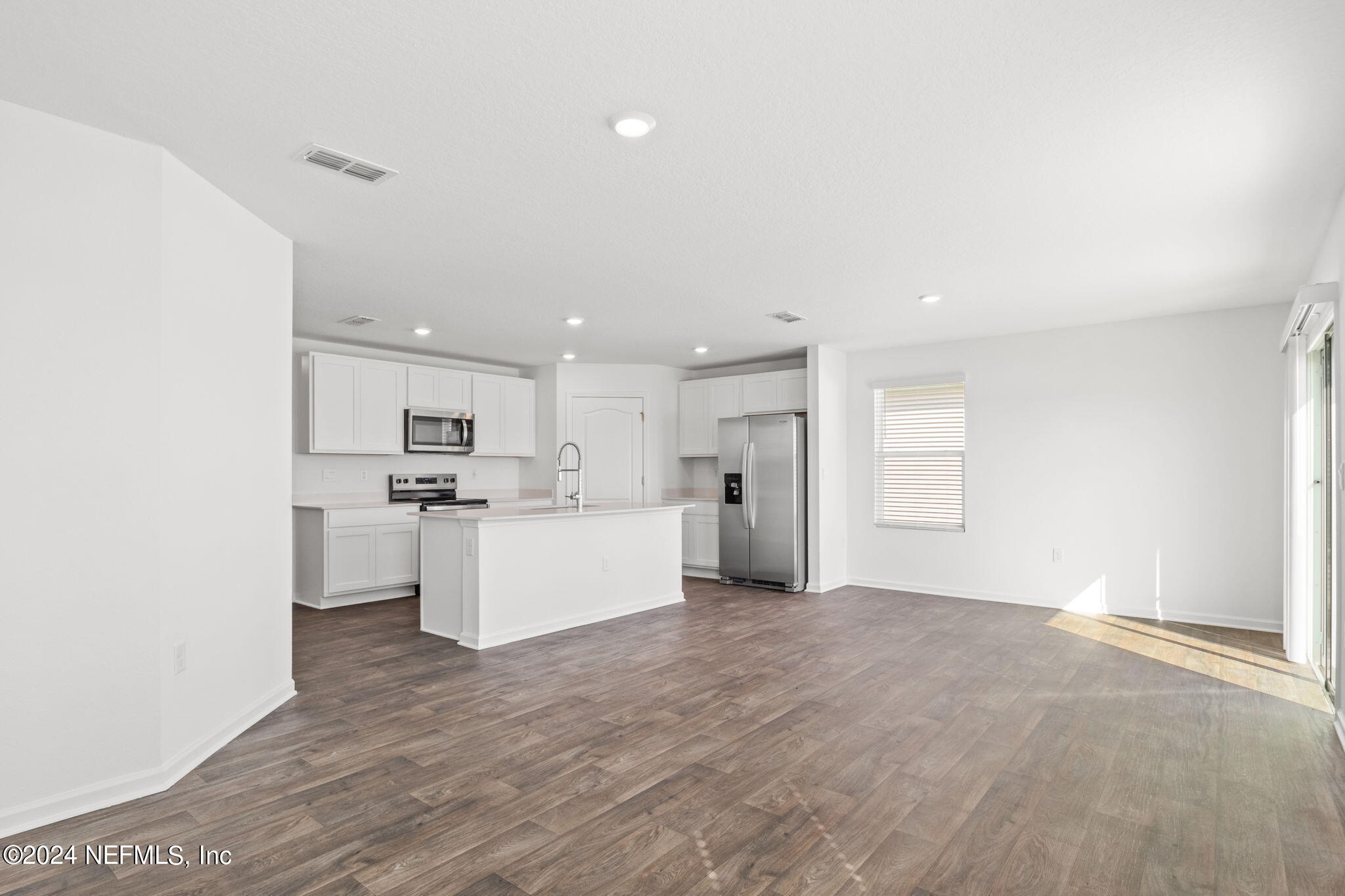12927 RUBBER FIG Terrace