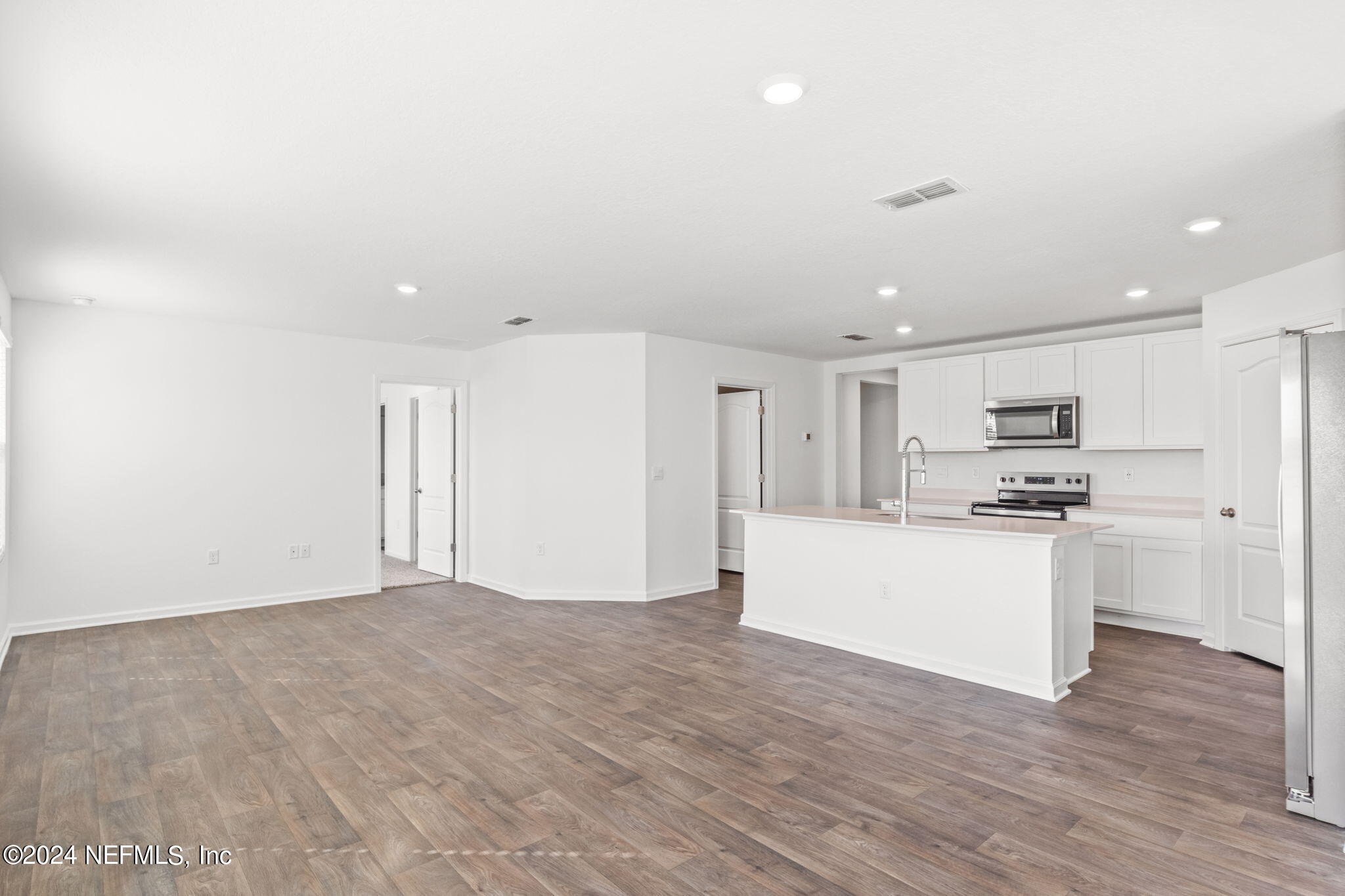 12927 RUBBER FIG Terrace