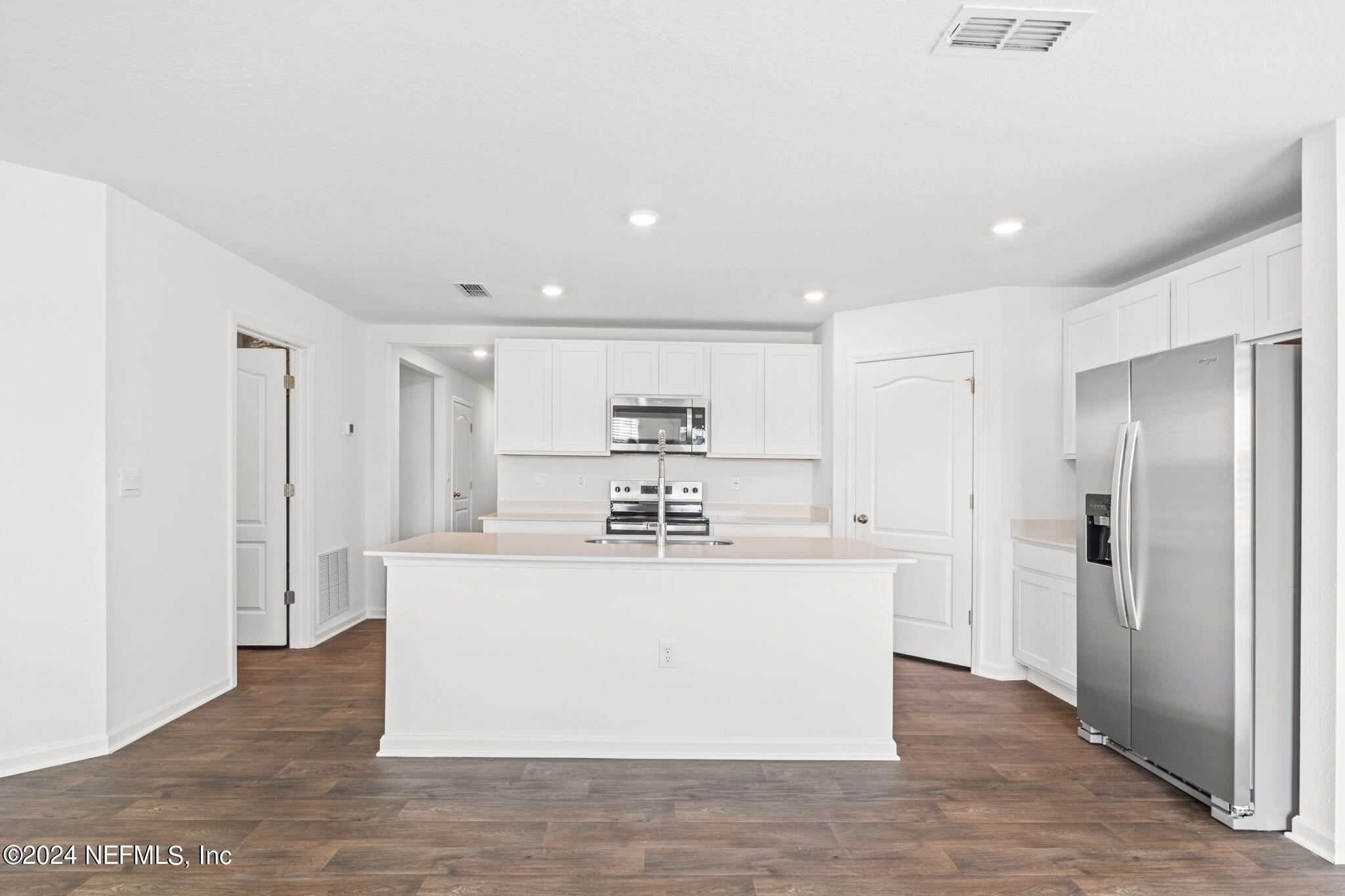 12927 RUBBER FIG Terrace