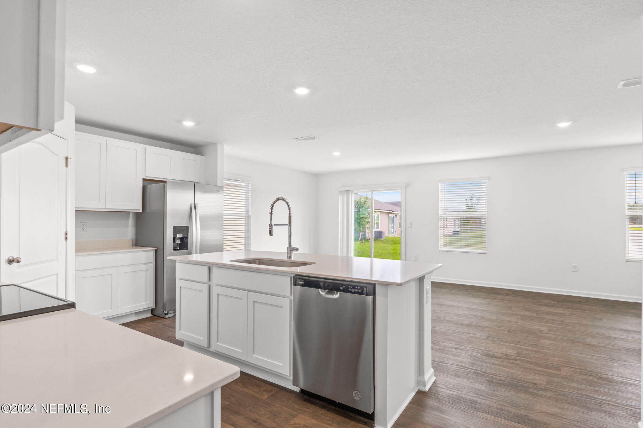 12927 RUBBER FIG Terrace
