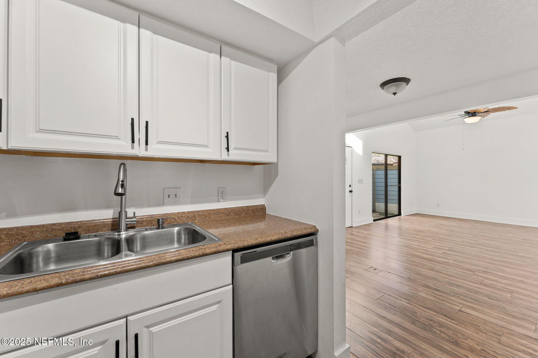 1601 CHALLENGER Court W, 1601