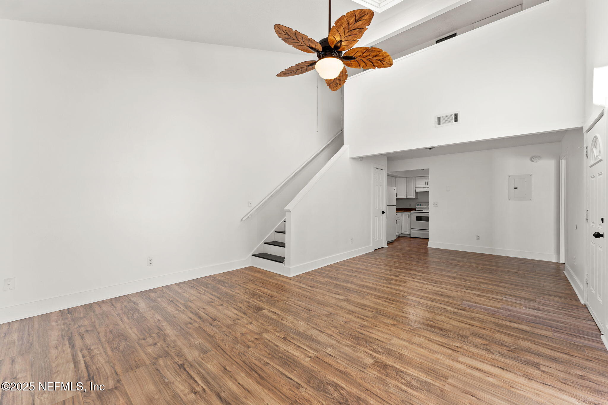 1601 CHALLENGER Court W, 1601