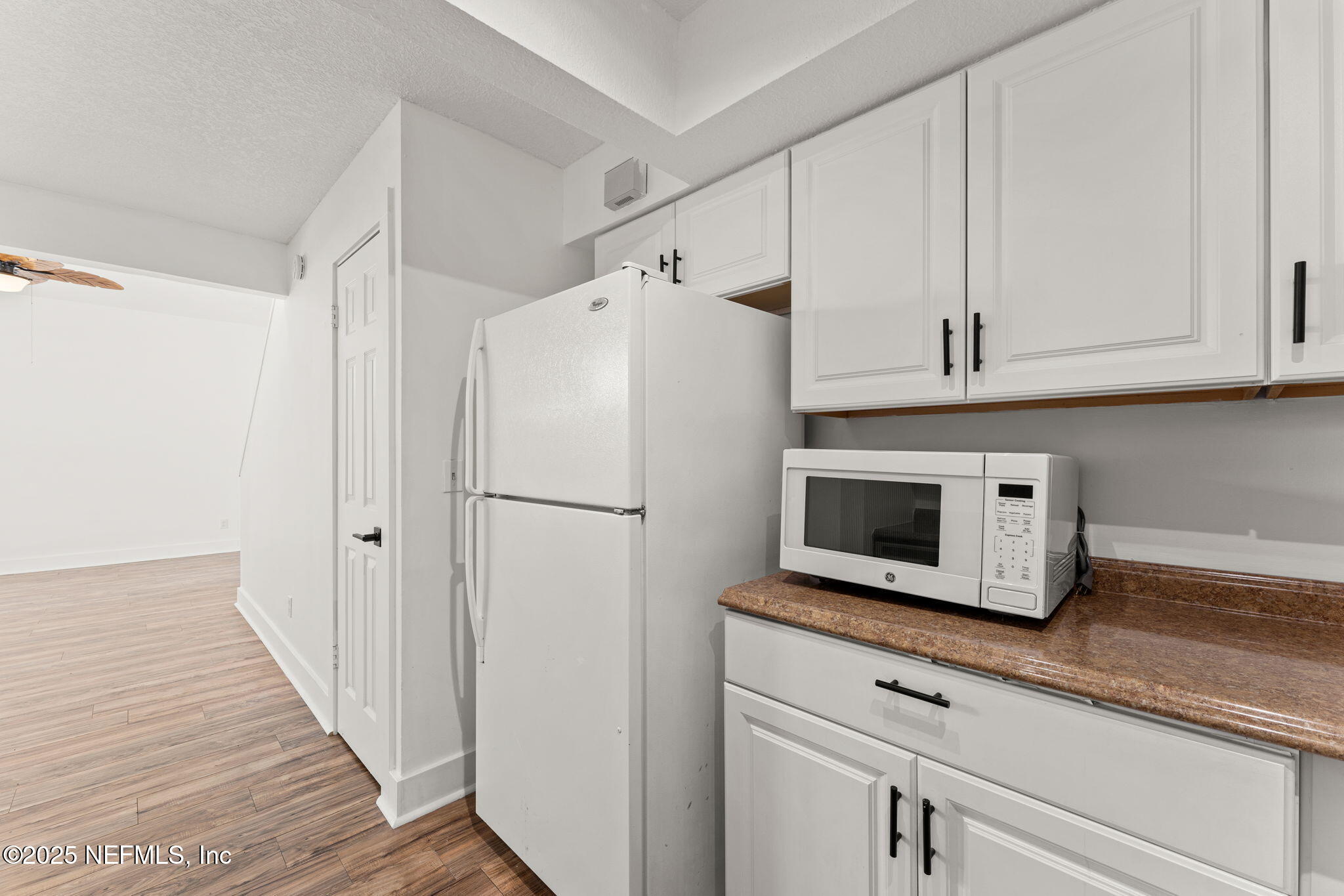 1601 CHALLENGER Court W, 1601