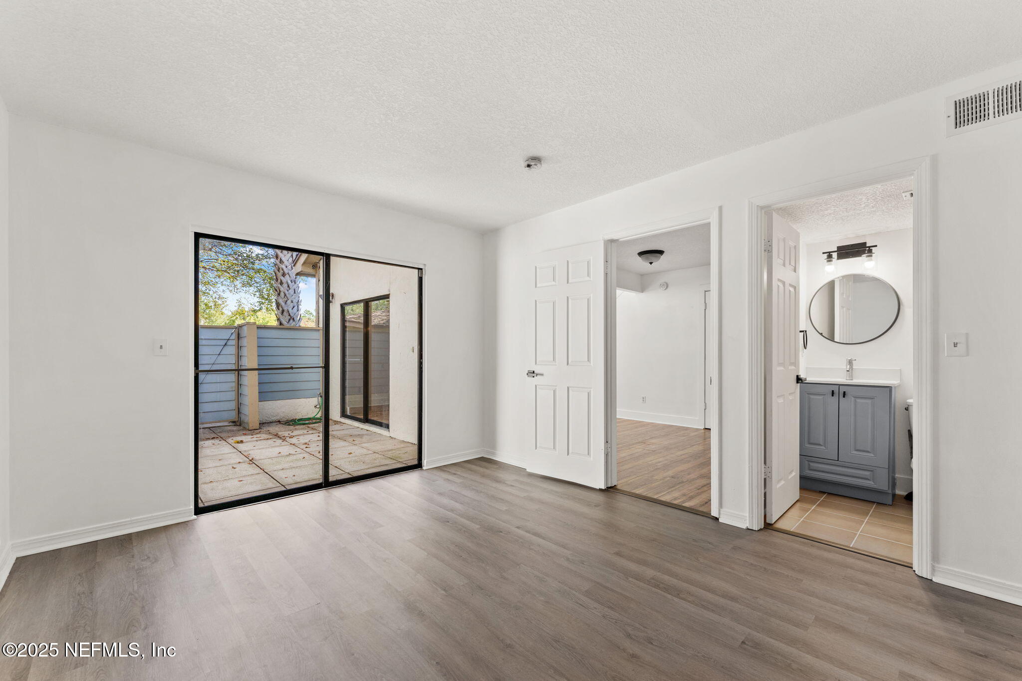 1601 CHALLENGER Court W, 1601