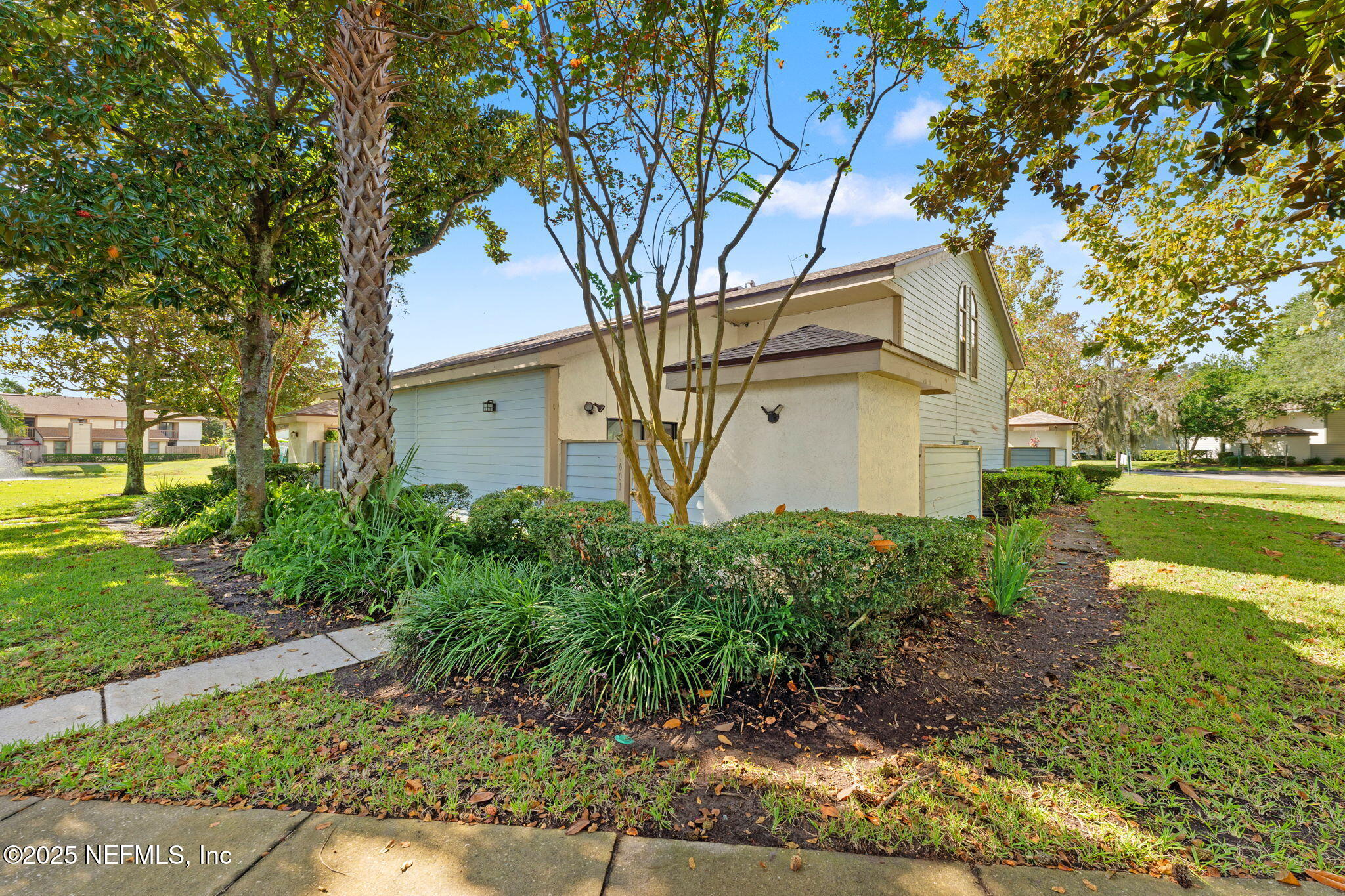 1601 CHALLENGER Court W, 1601