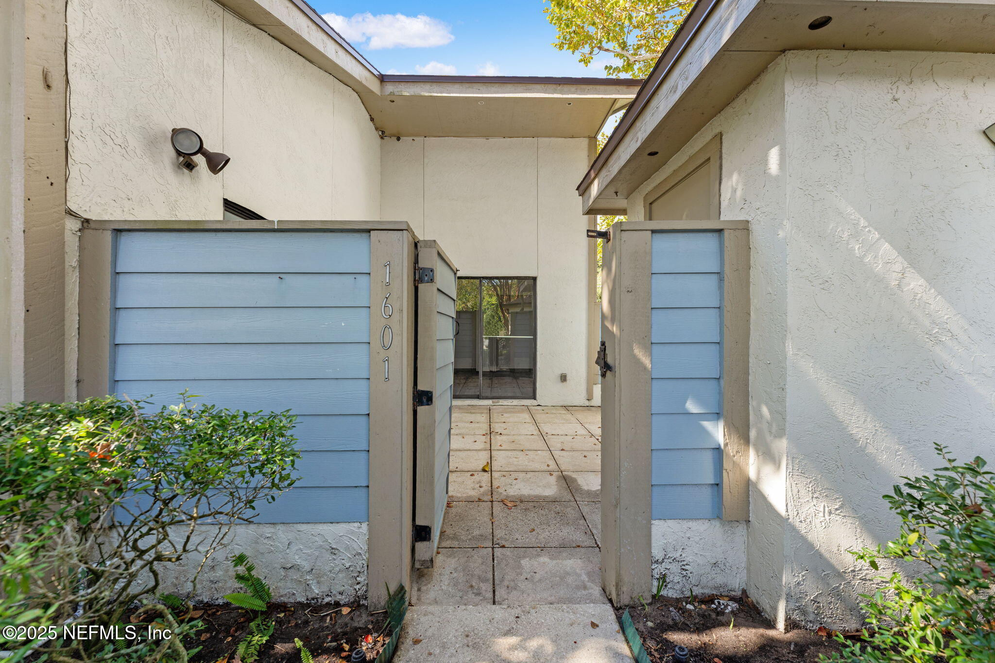 1601 CHALLENGER Court W, 1601