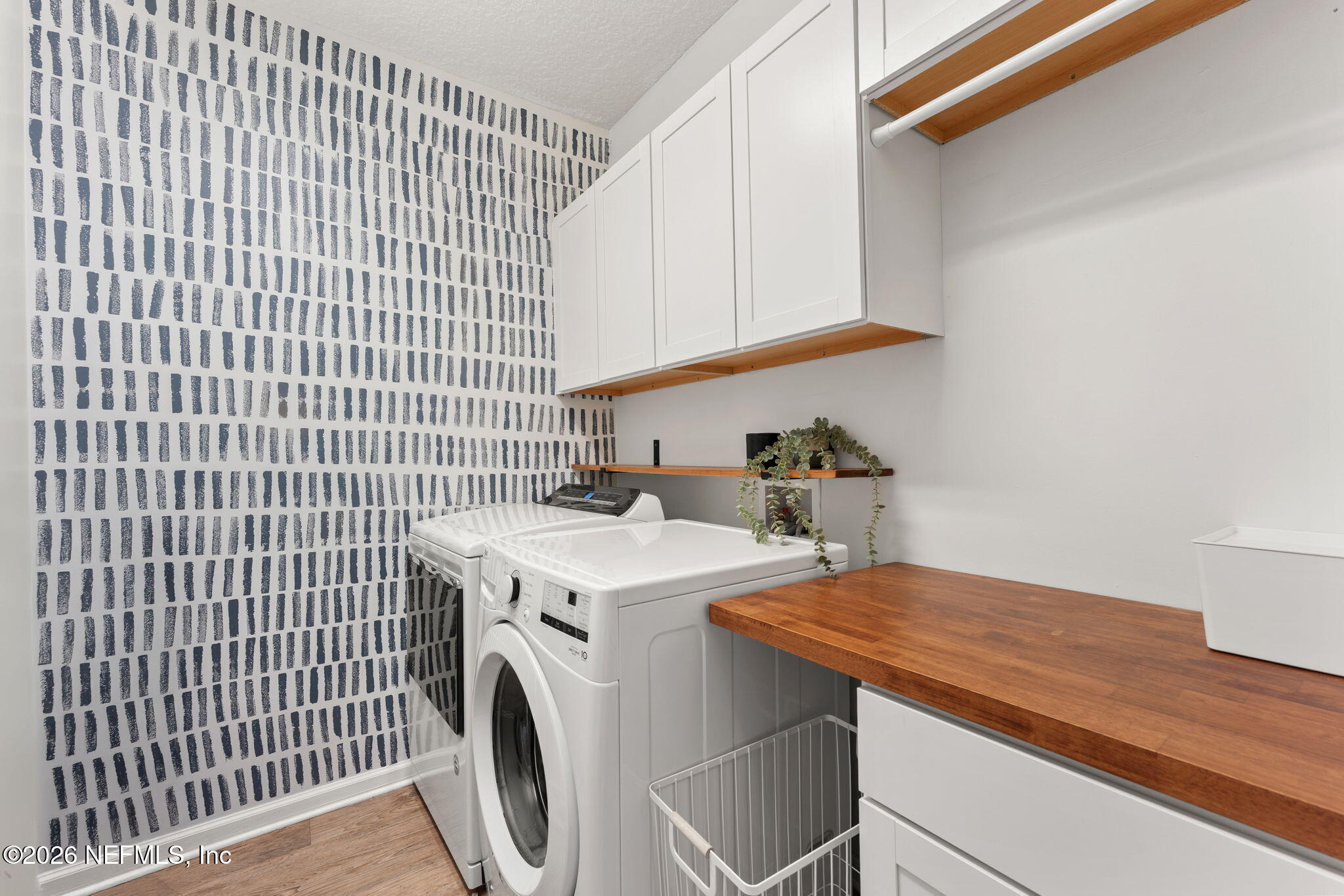 5906 GREEN POND Drive