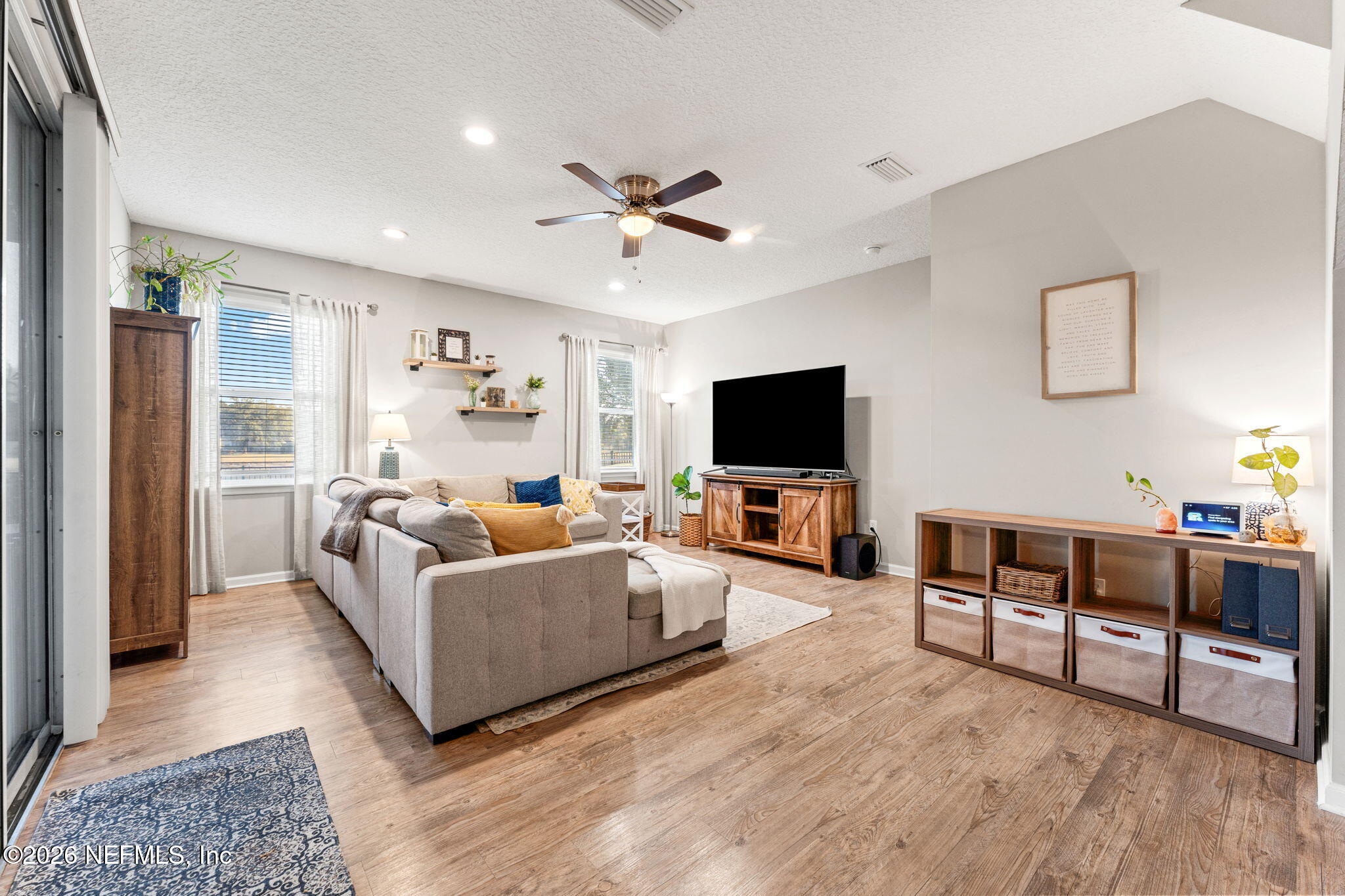 5906 GREEN POND Drive