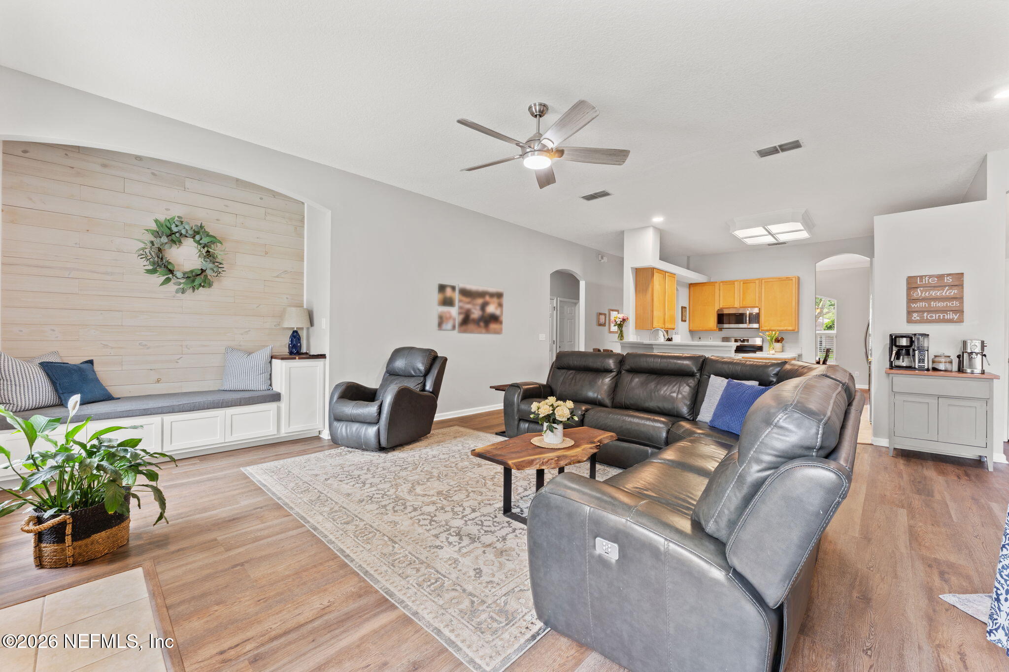 728 AUSTIN Place