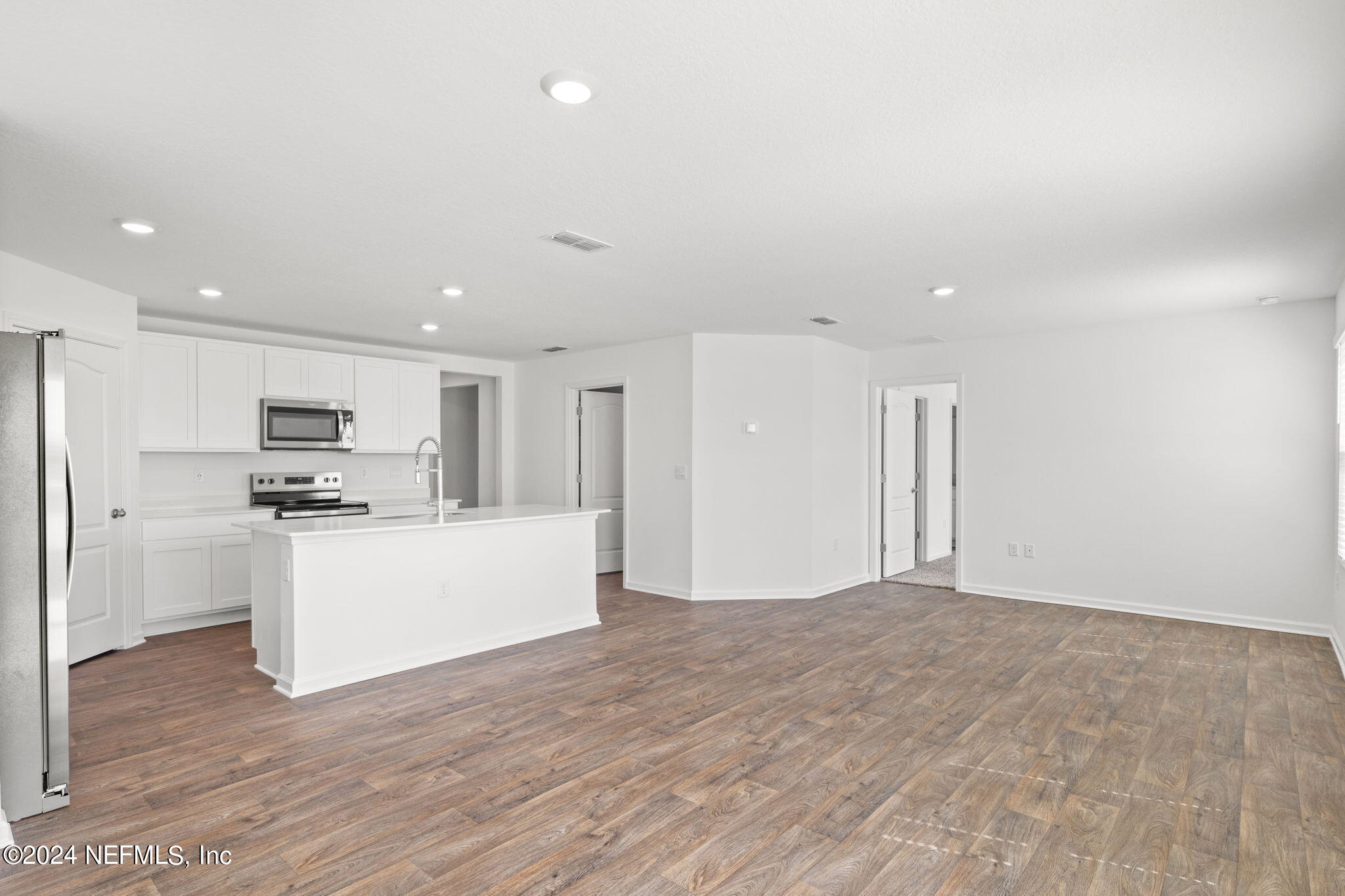 12422 RUBBER FIG Terrace