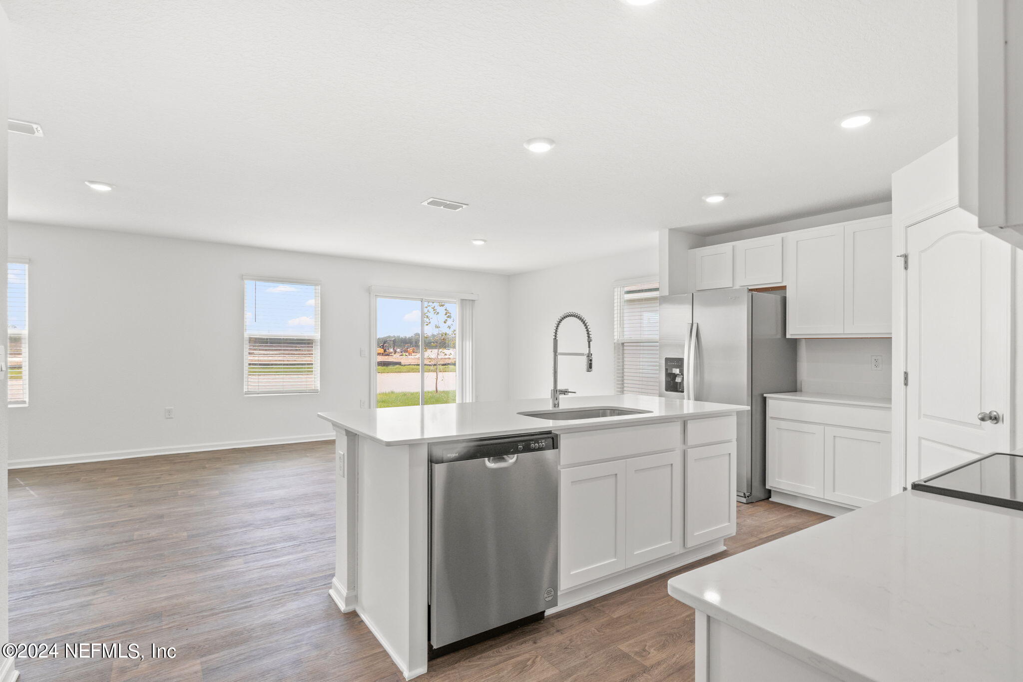 12422 RUBBER FIG Terrace