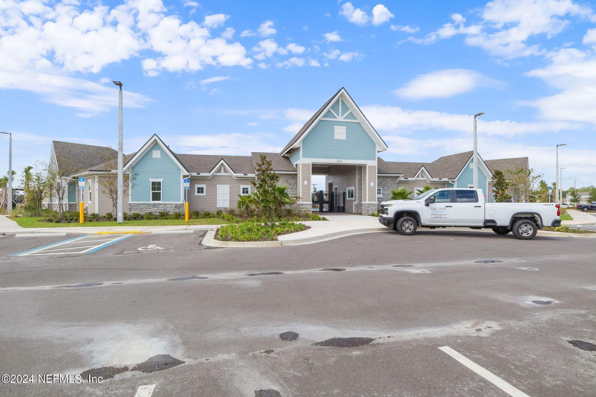 12422 RUBBER FIG Terrace