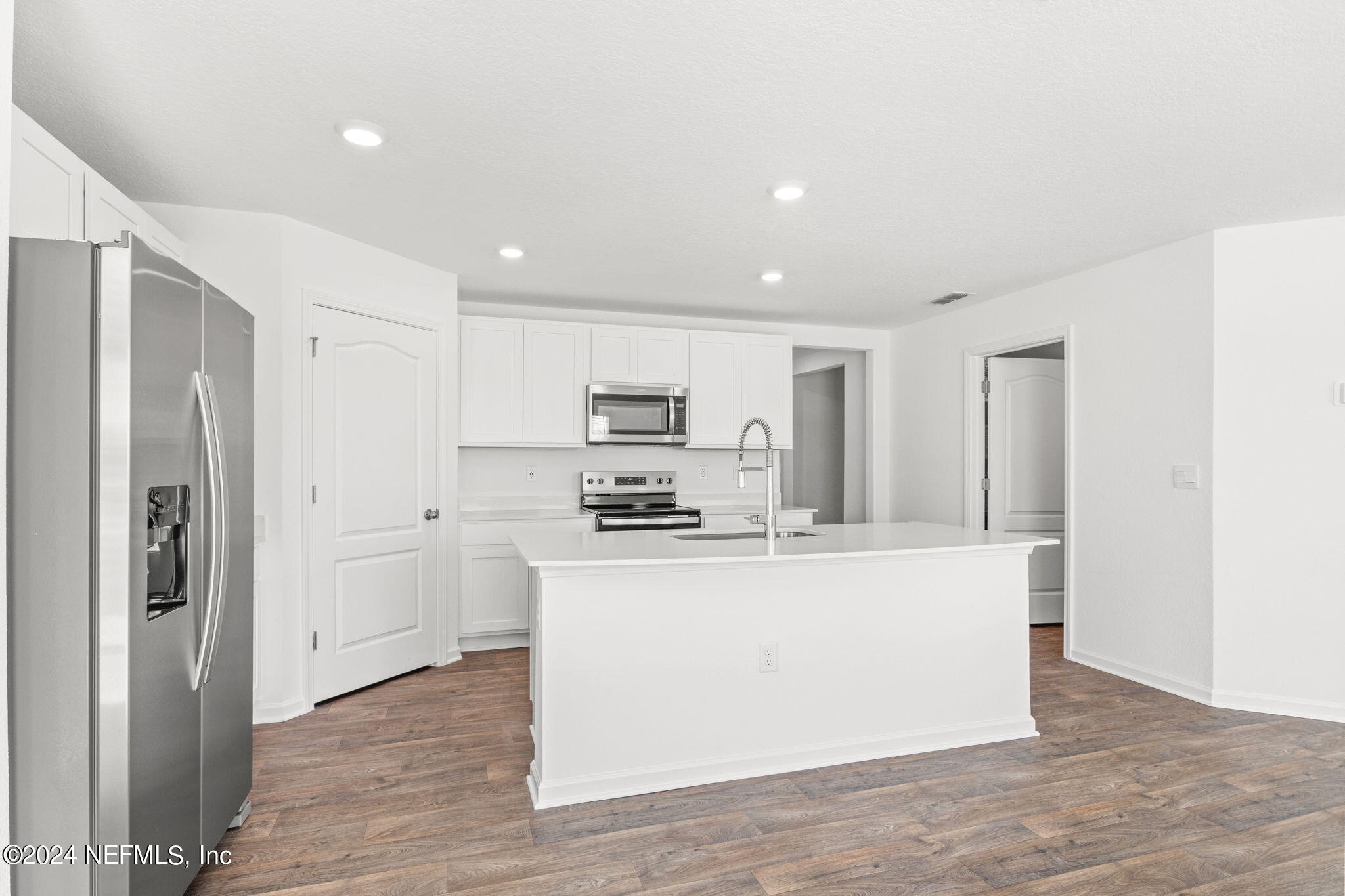 12422 RUBBER FIG Terrace