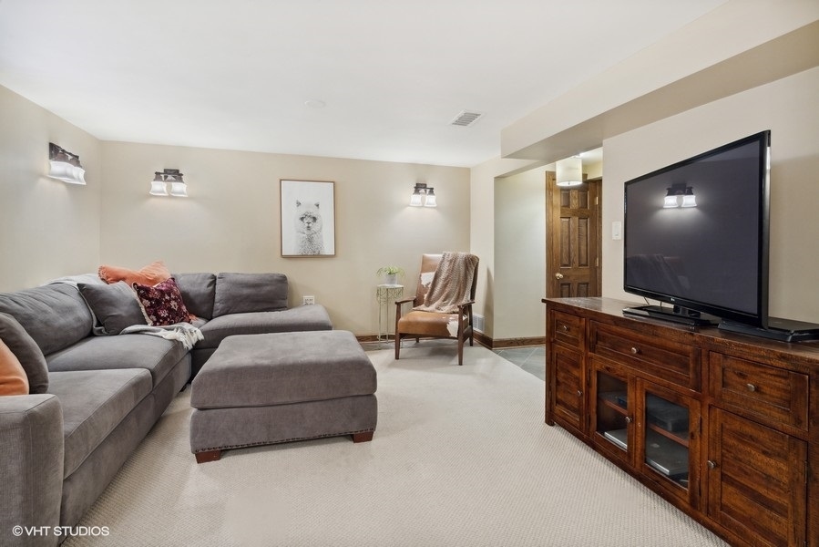 1117 Rossell Avenue