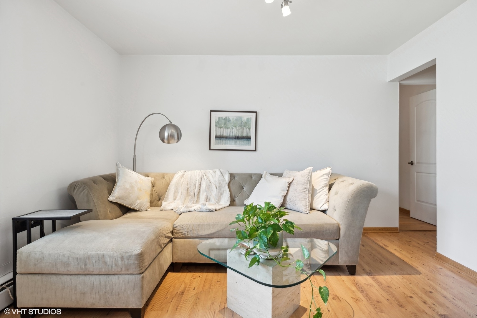 1127 W ERIE Unit 1C Street Unit: 1C