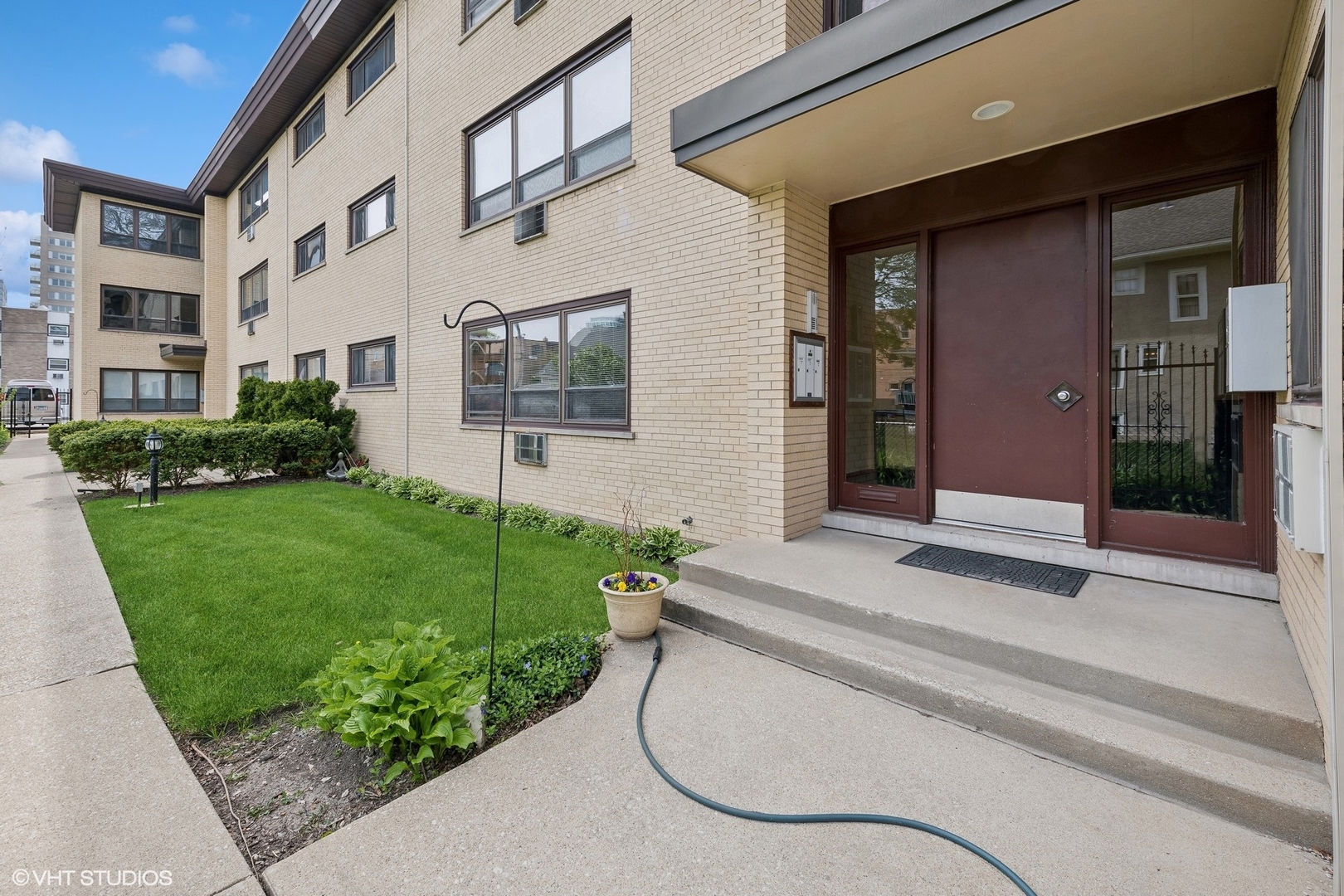 1127 W ERIE Unit 1C Street Unit: 1C