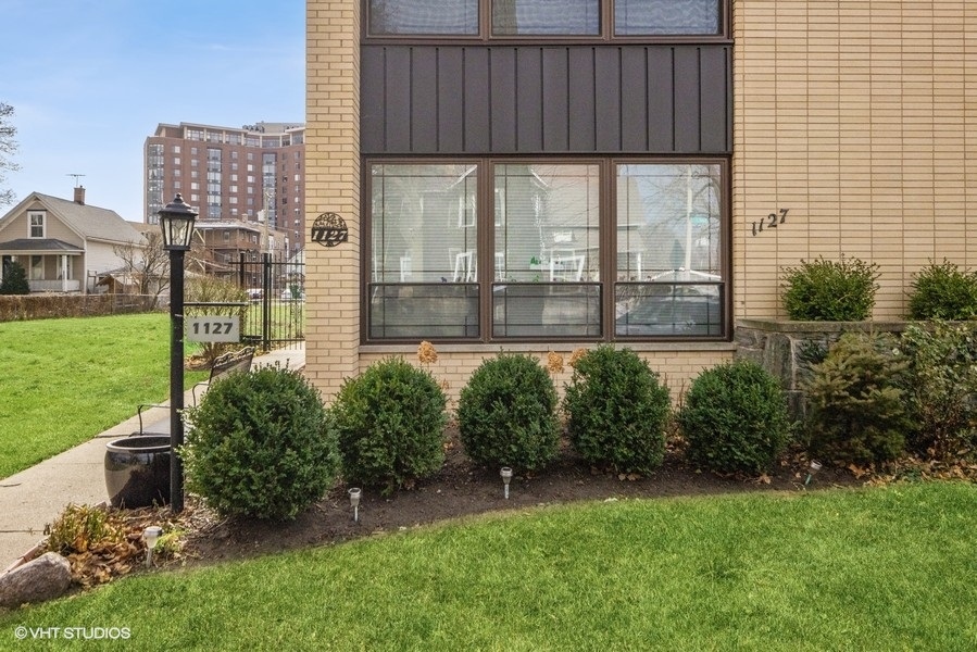 1127 W ERIE Unit 1C Street Unit: 1C