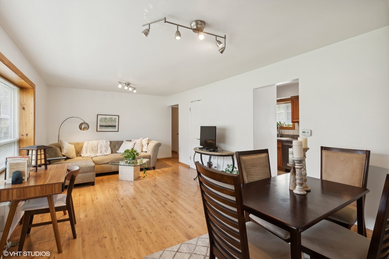1127 W ERIE Unit 1C Street Unit: 1C