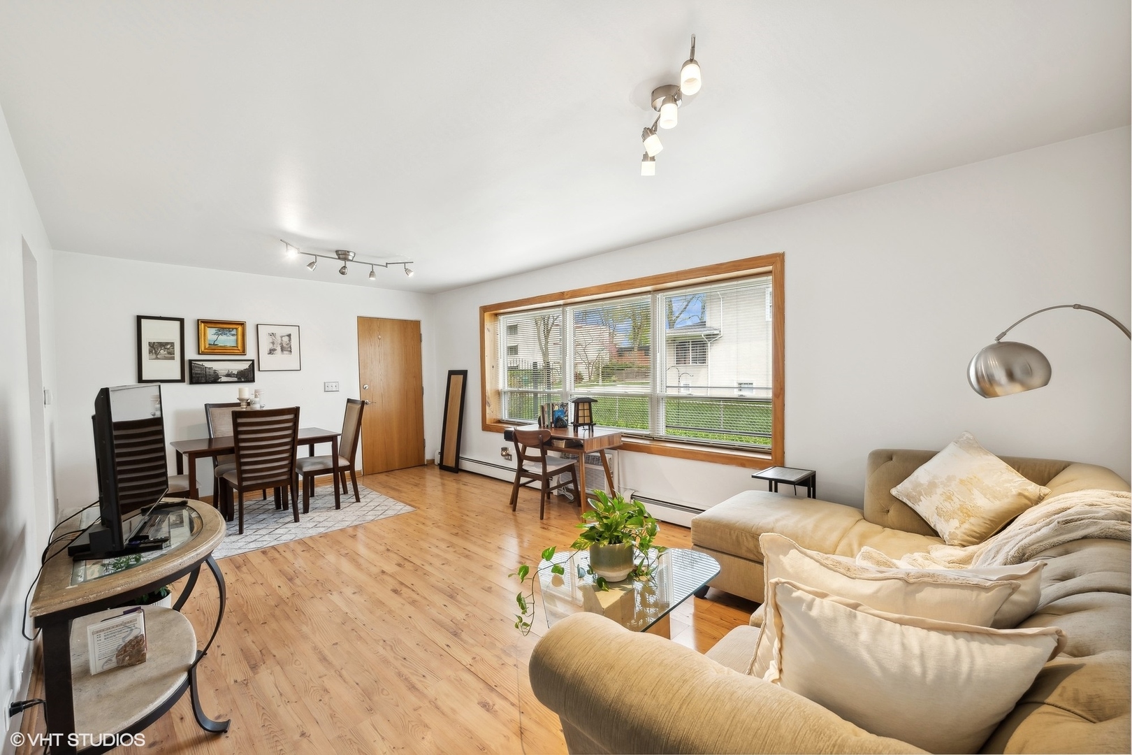 1127 W ERIE Unit 1C Street Unit: 1C