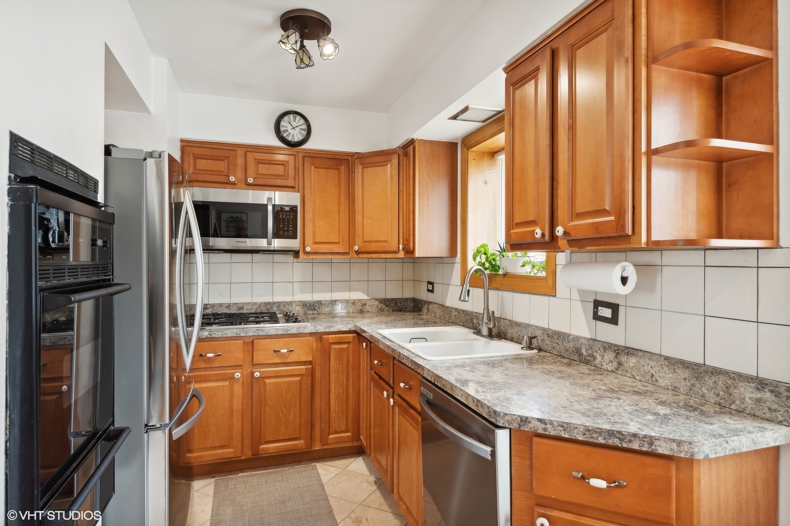 1127 W ERIE Unit 1C Street Unit: 1C
