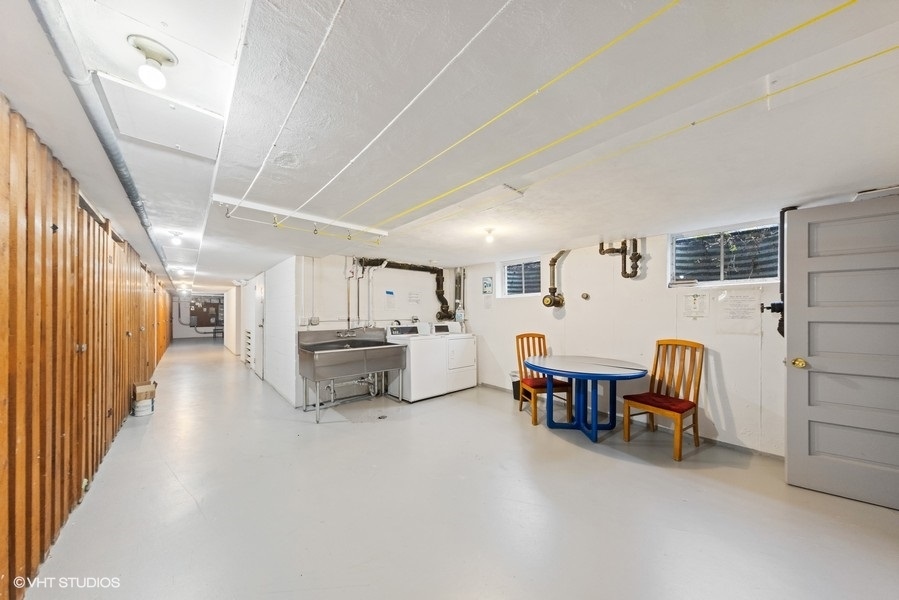 1127 W ERIE Unit 1C Street Unit: 1C