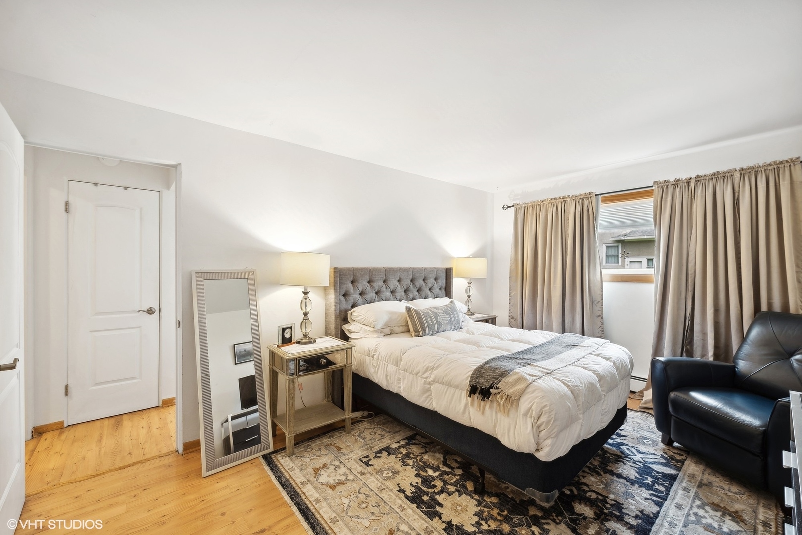 1127 W ERIE Unit 1C Street Unit: 1C