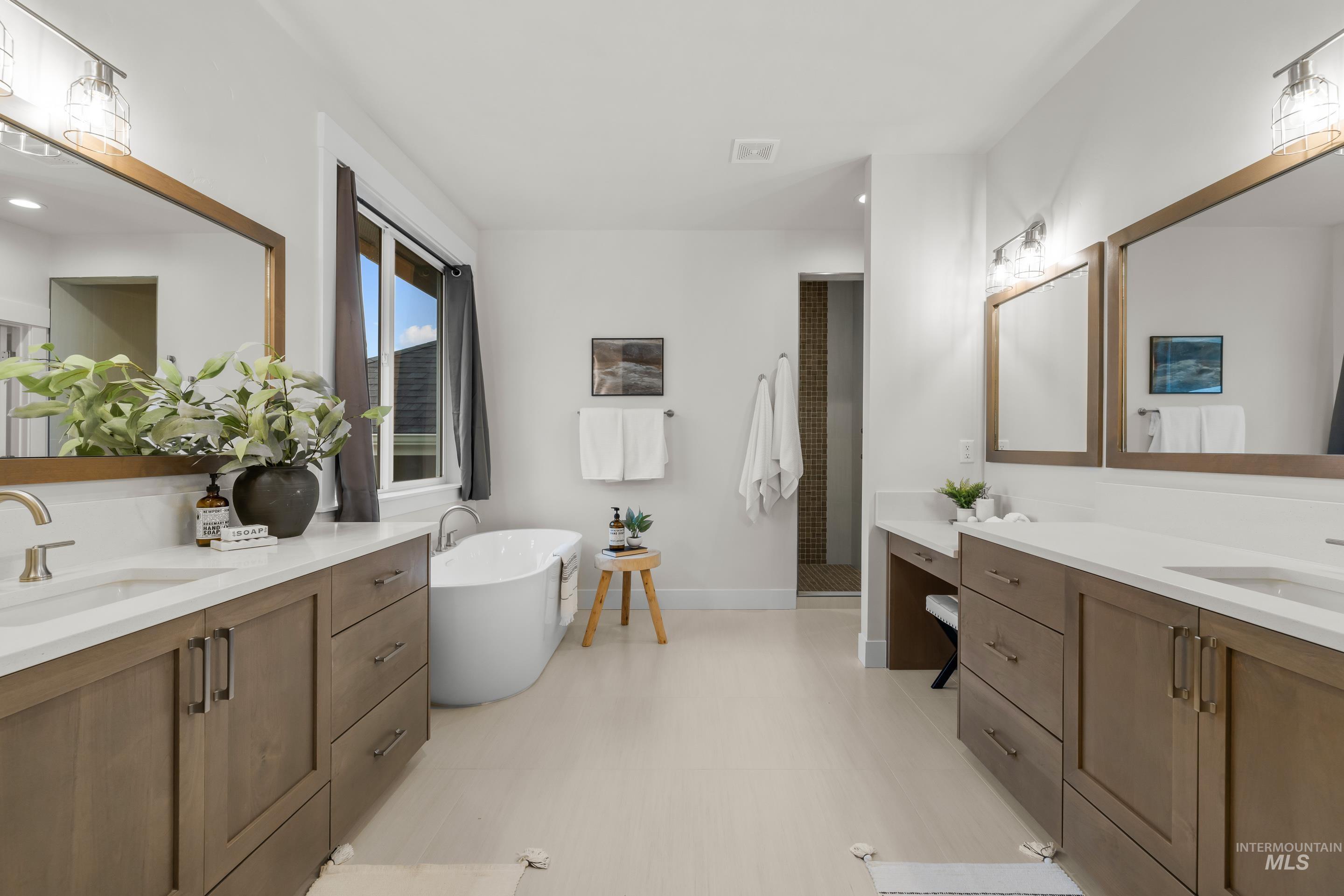 279 S Eagles Roost Way
