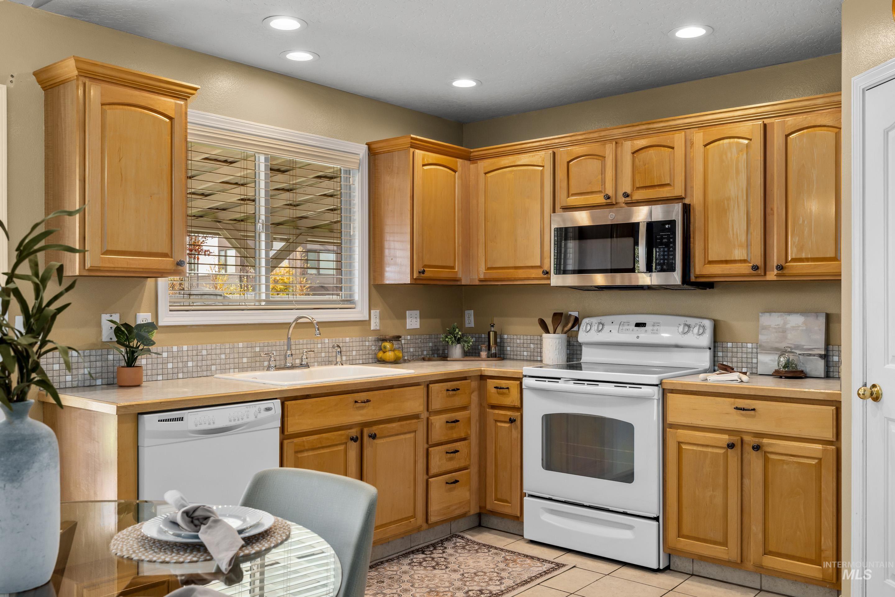 3591 N Bottle Brush Ave