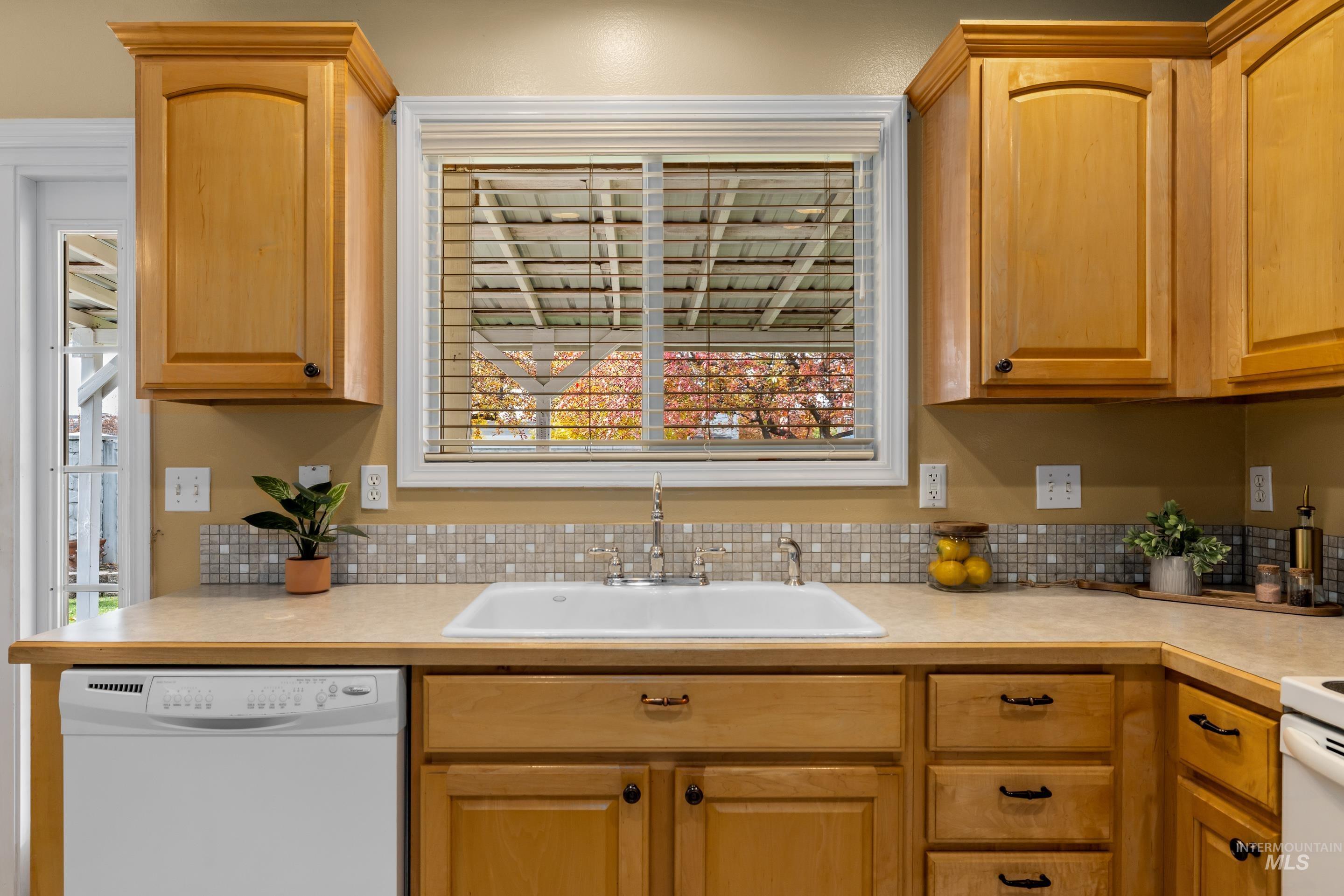 3591 N Bottle Brush Ave