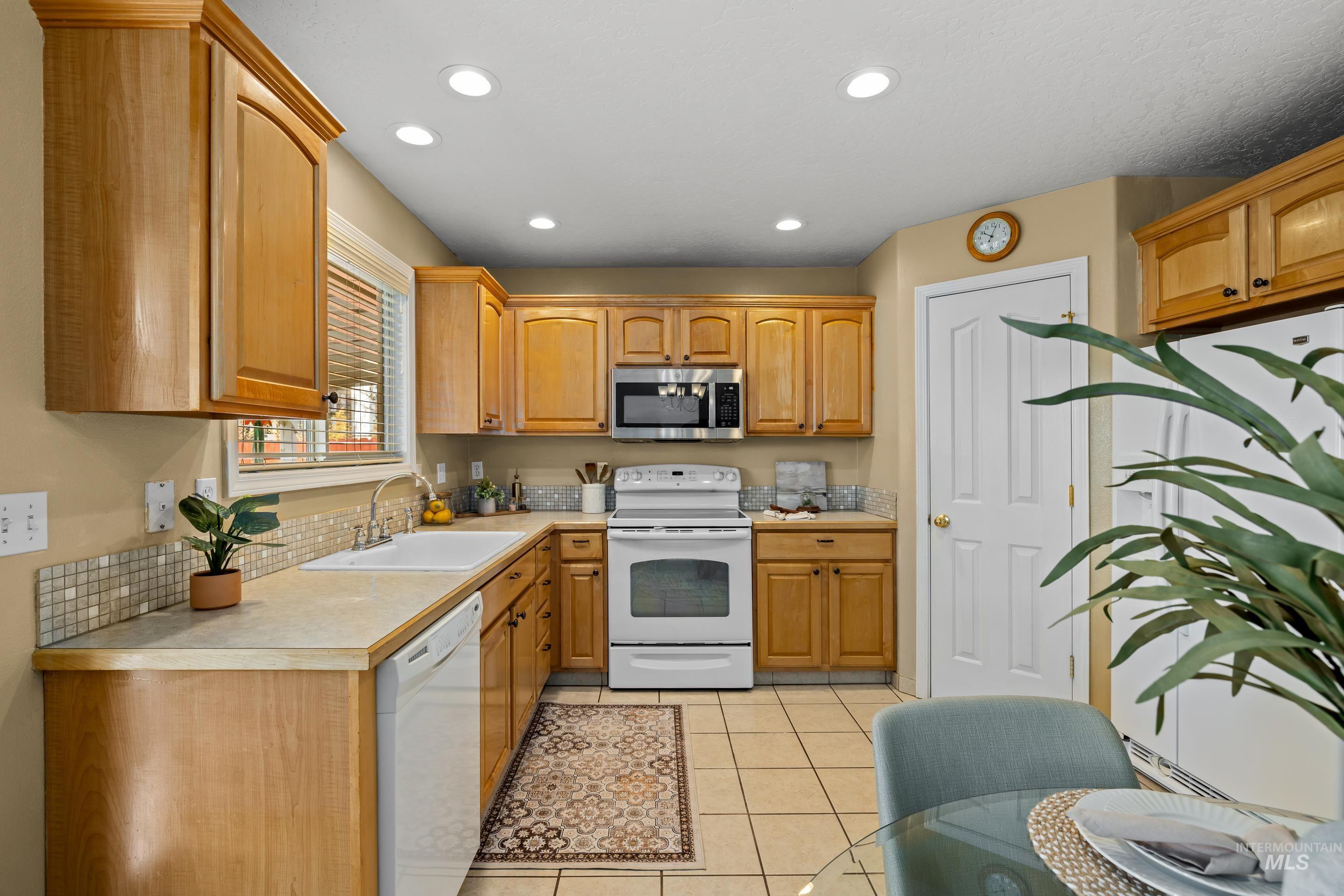 3591 N Bottle Brush Ave