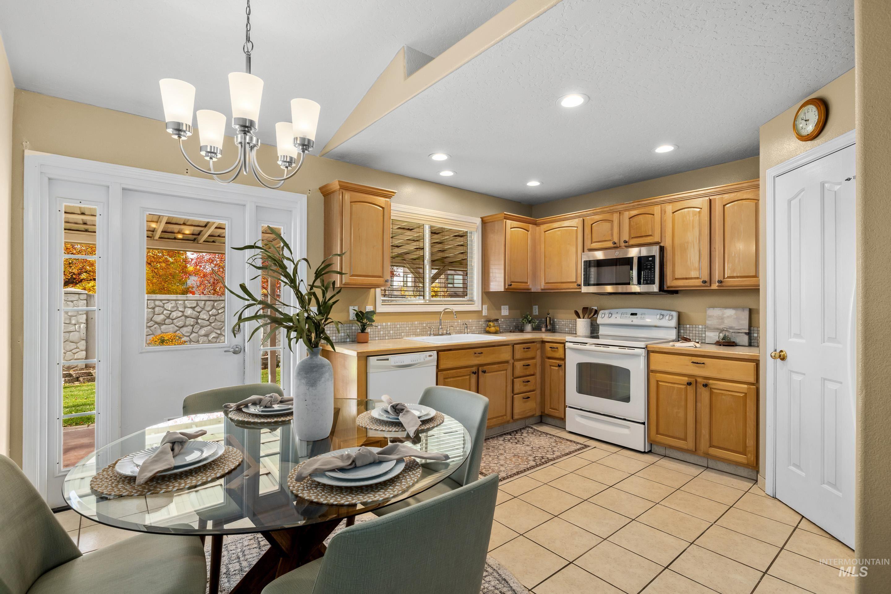 3591 N Bottle Brush Ave