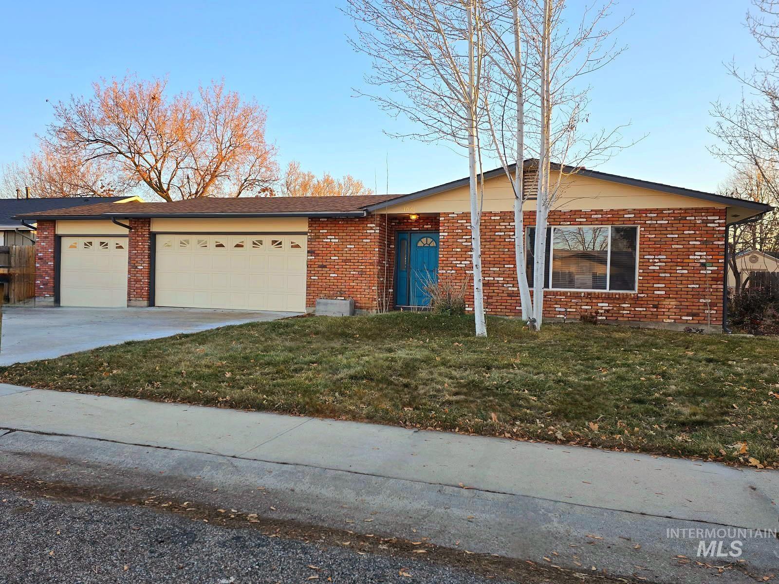1021 W Carlton